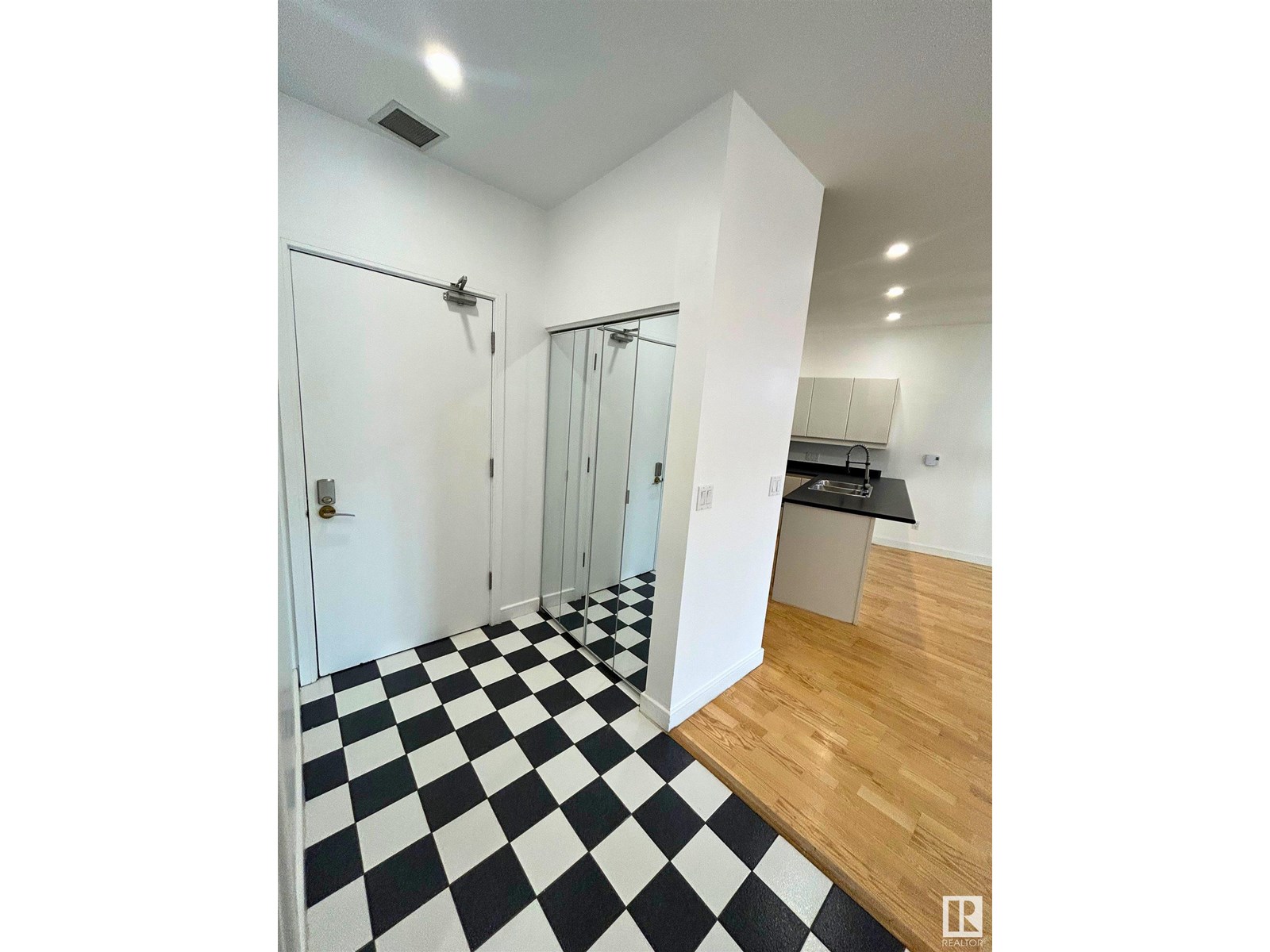 #105 11415 100 Av Nw, Edmonton, Alberta  T5K 0J5 - Photo 6 - E4445355