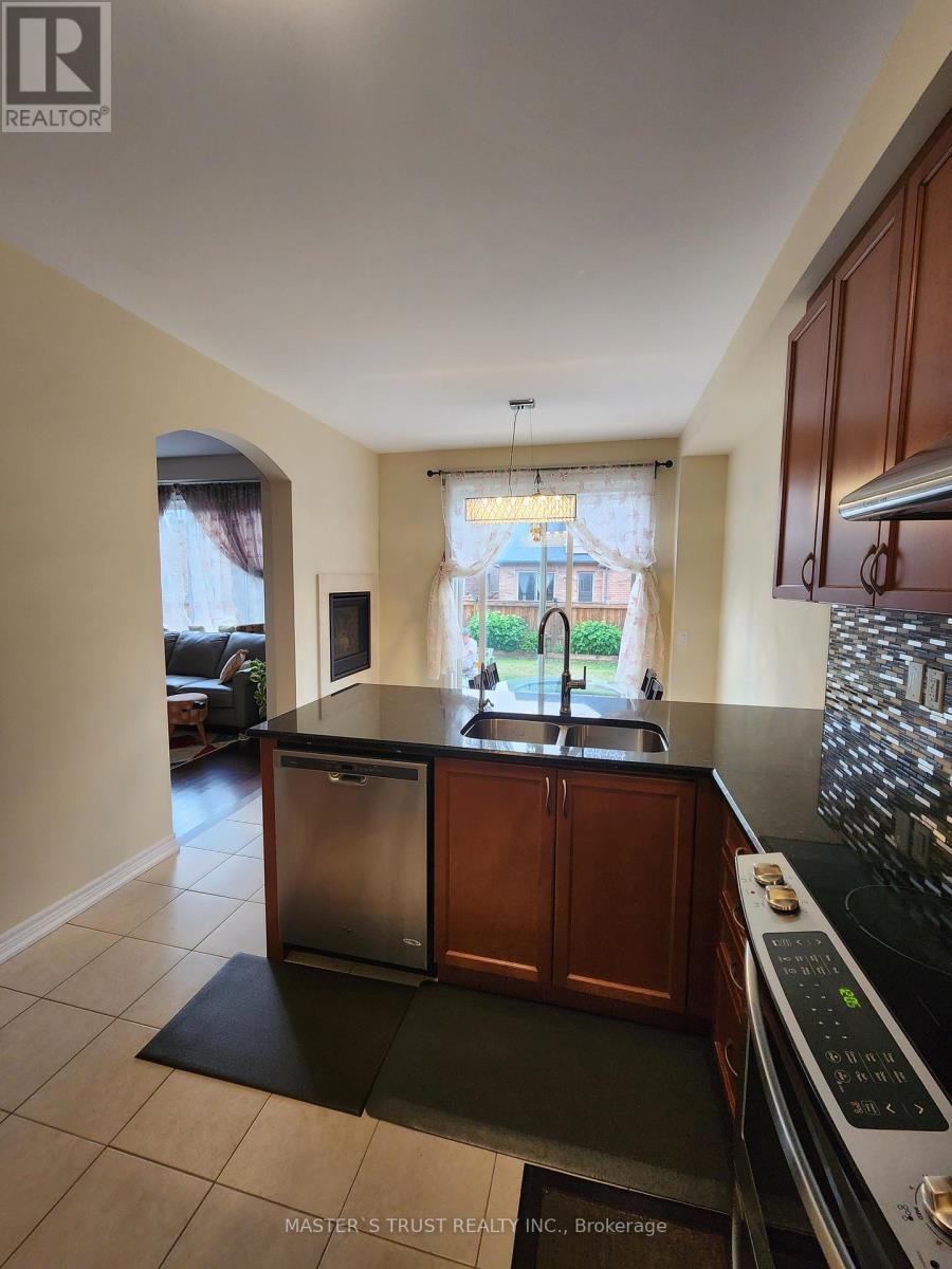 53 Kidd Street, Bradford West Gwillimbury, Ontario  L3Z 0V5 - Photo 12 - N12257361