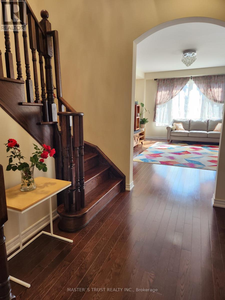 53 Kidd Street, Bradford West Gwillimbury, Ontario  L3Z 0V5 - Photo 6 - N12257361