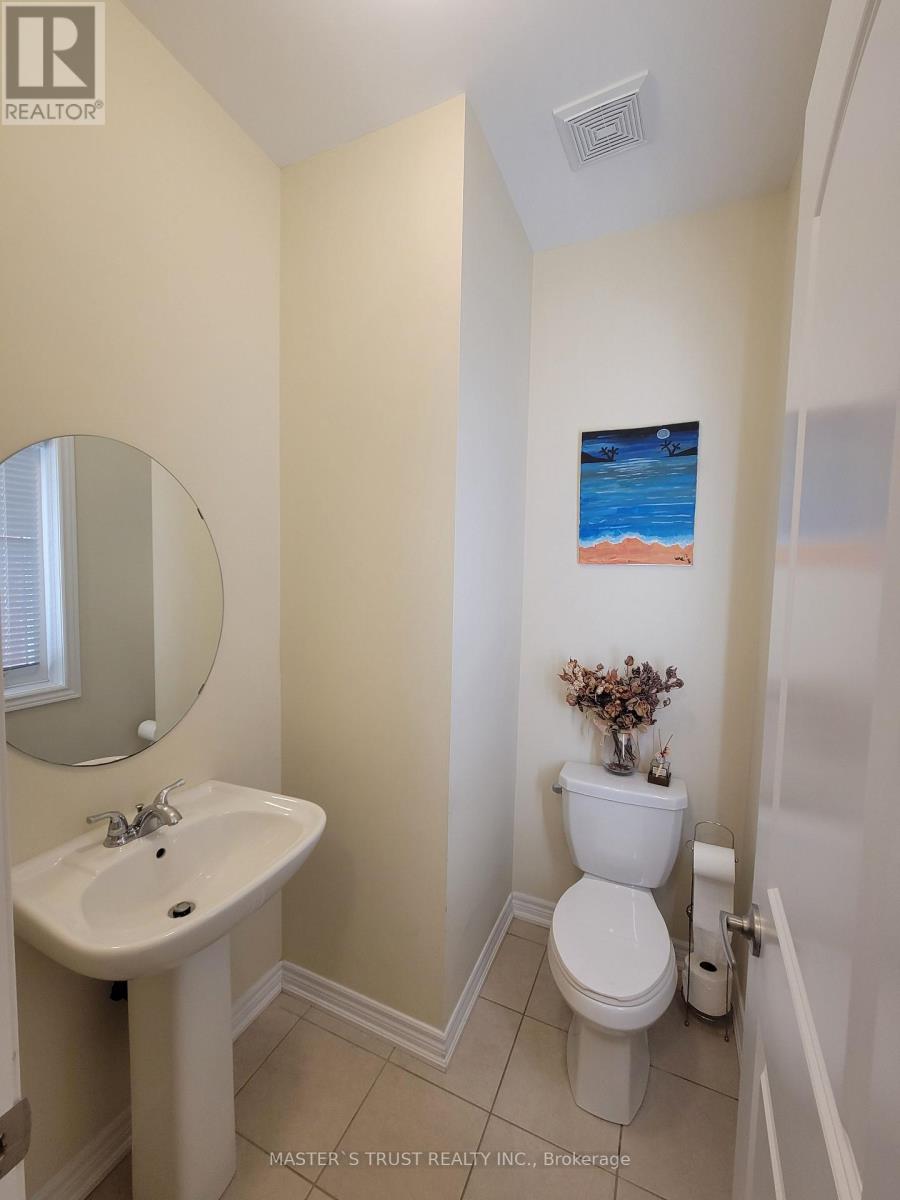 53 Kidd Street, Bradford West Gwillimbury, Ontario  L3Z 0V5 - Photo 8 - N12257361