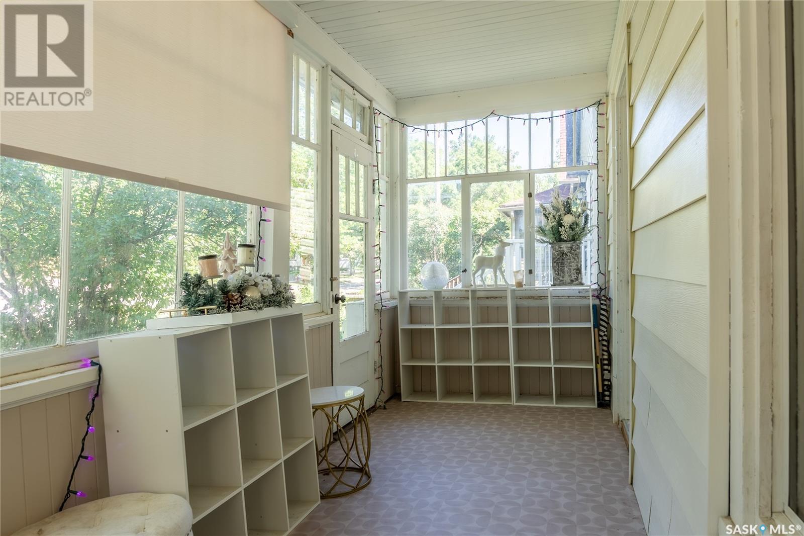 Property at 1037 3rd AVENUE NE image 3