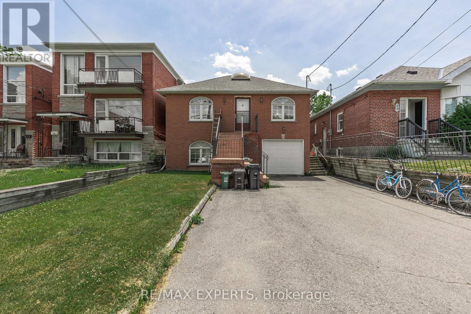 Property at 27 VENN CRESCENT image 2