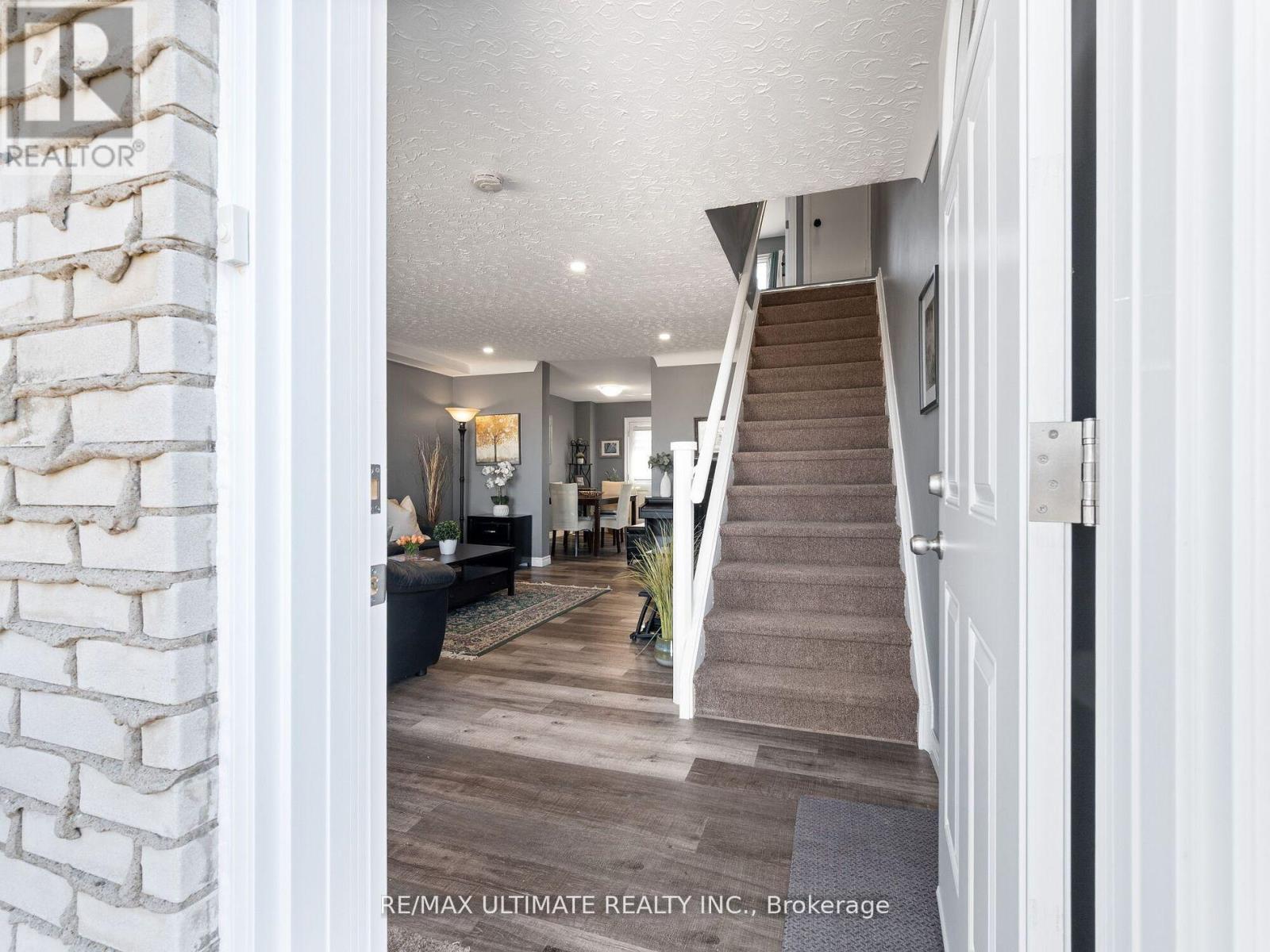 3 - 252 Bertie Street, Fort Erie, Ontario  L2A 1Z6 - Photo 2 - X12257255