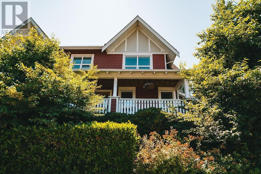 266 CAMATA STREET, new westminster, British Columbia V3M0H8