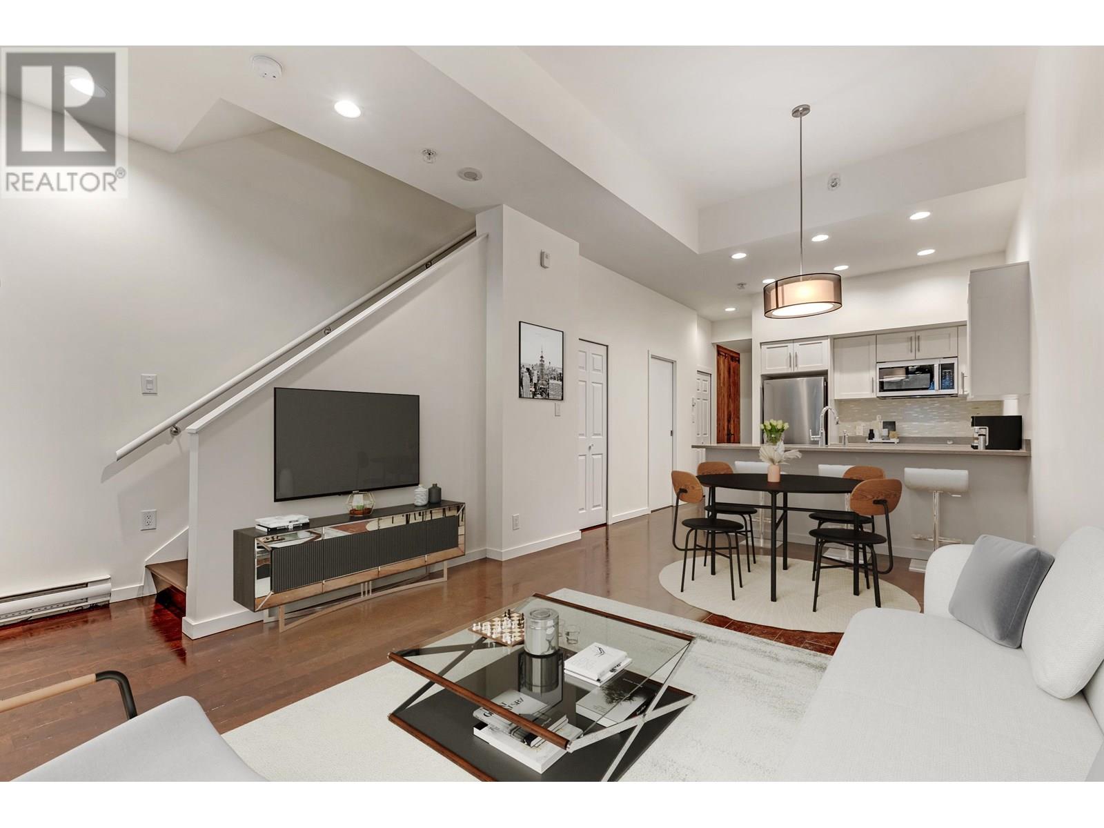 102 Regiment Square, Vancouver, British Columbia  V6B 1W1 - Photo 1 - R3022103