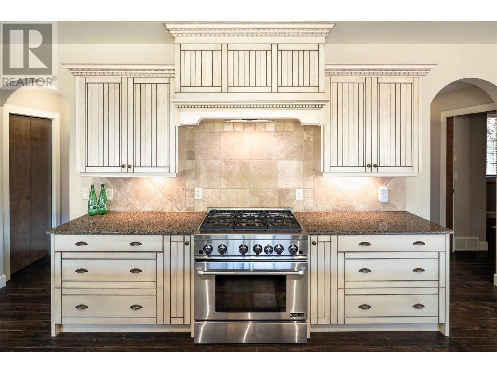 854 Big Rock Court Kelowna Photo 9
