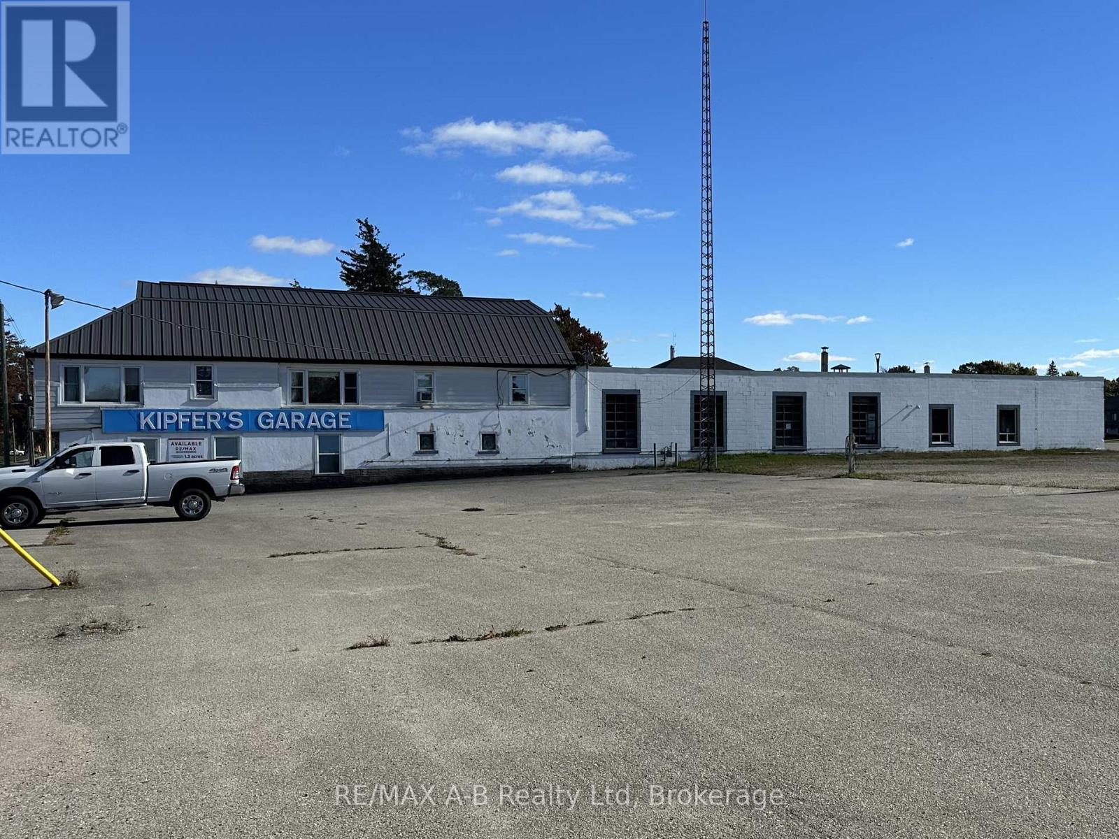 15 Mill Street E, Perth East, Ontario  N0K 1M0 - Photo 11 - X12257400