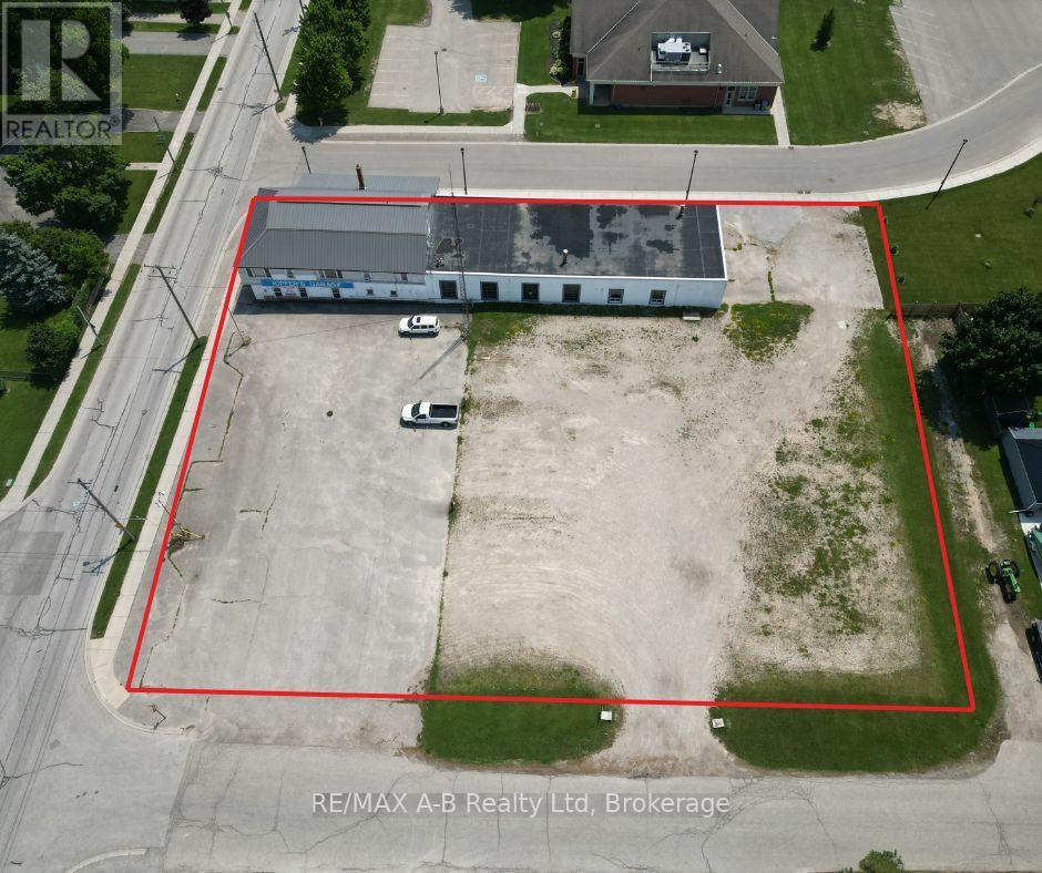 15 Mill Street E, Perth East, Ontario  N0K 1M0 - Photo 3 - X12257400