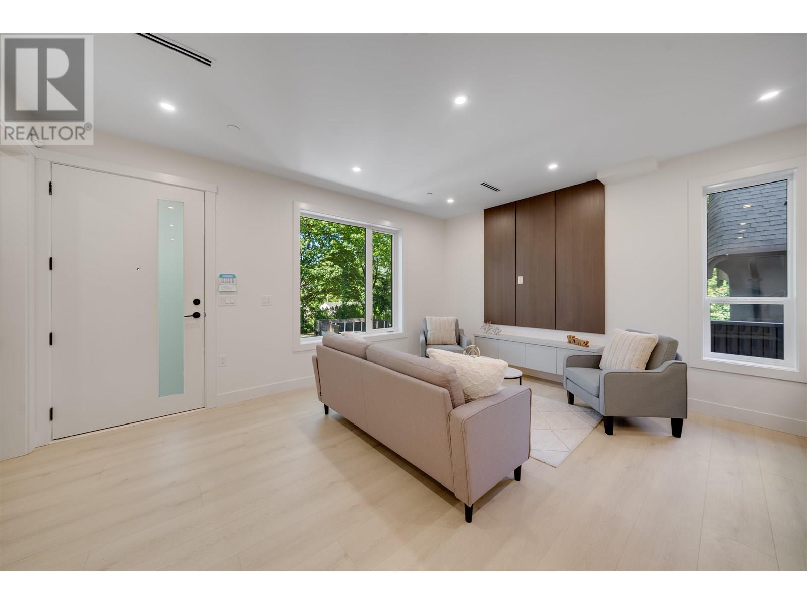 Property at 1 3836 W 8TH AVENUE image 2