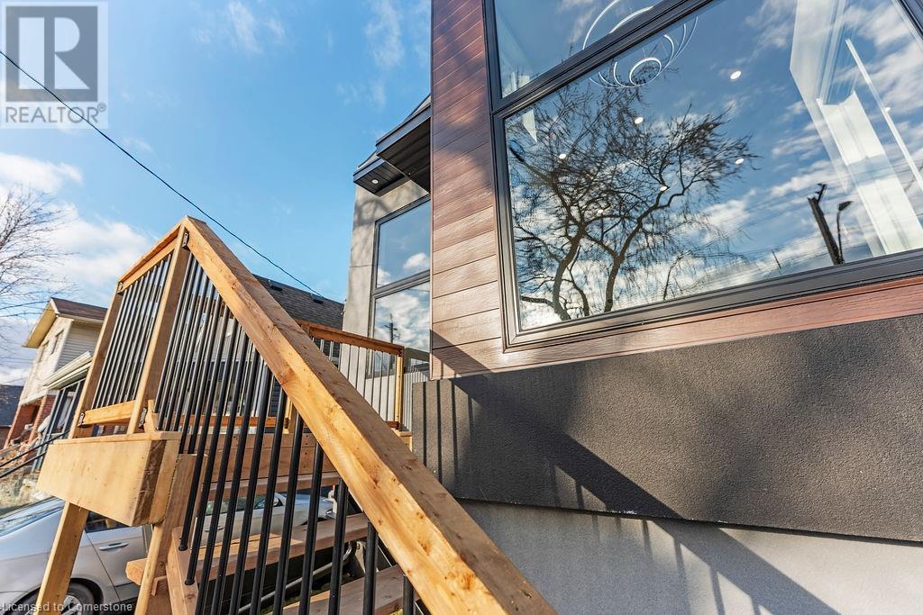 Property at 209 GRENFELL Street image 4