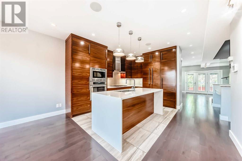 Property at 2414 31 Avenue SW image 2