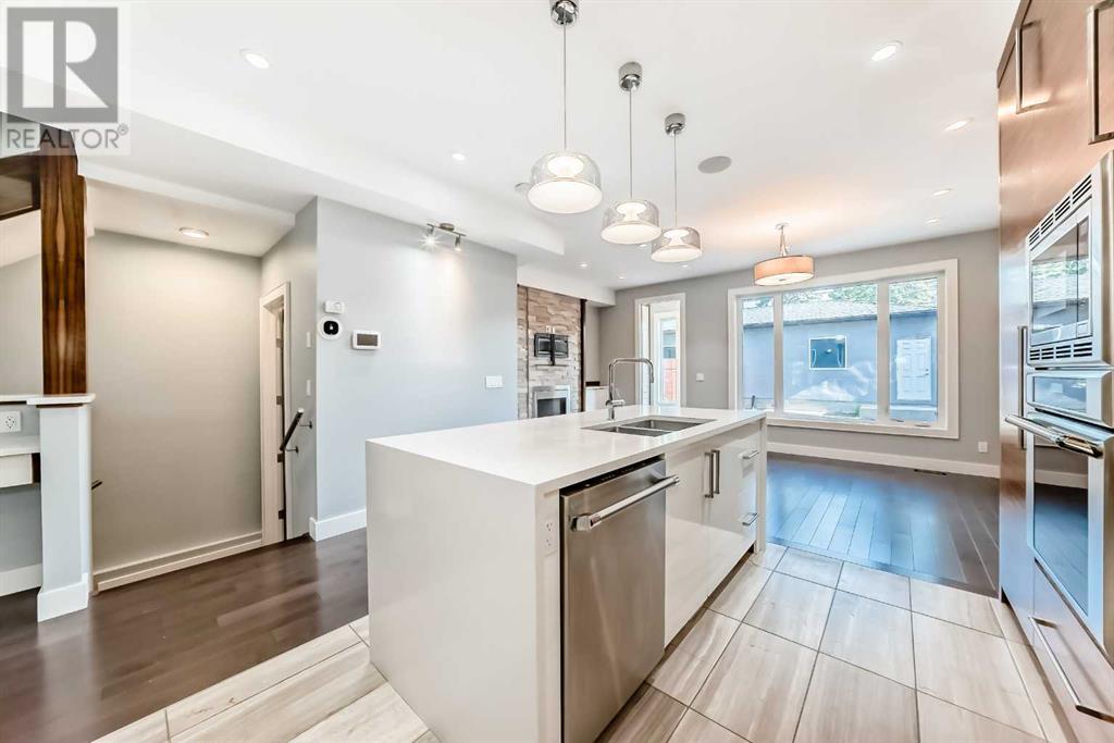 Property at 2414 31 Avenue SW image 4