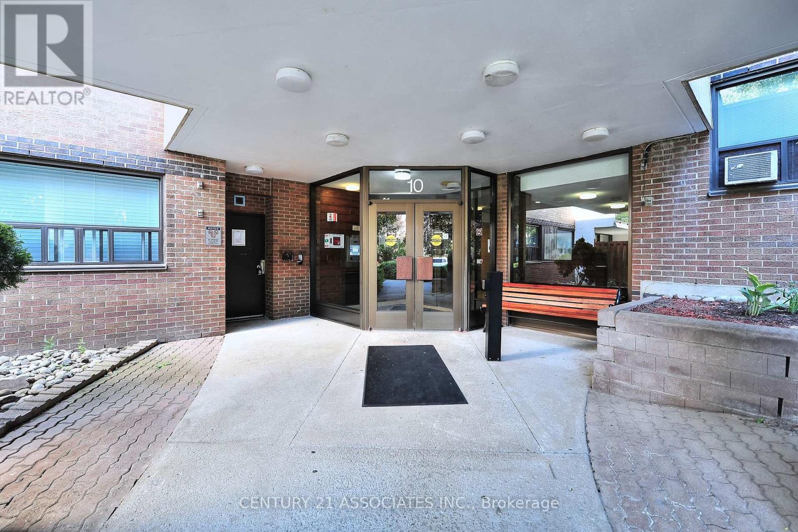 Property at 312 - 10 SUNRISE AVENUE image 4