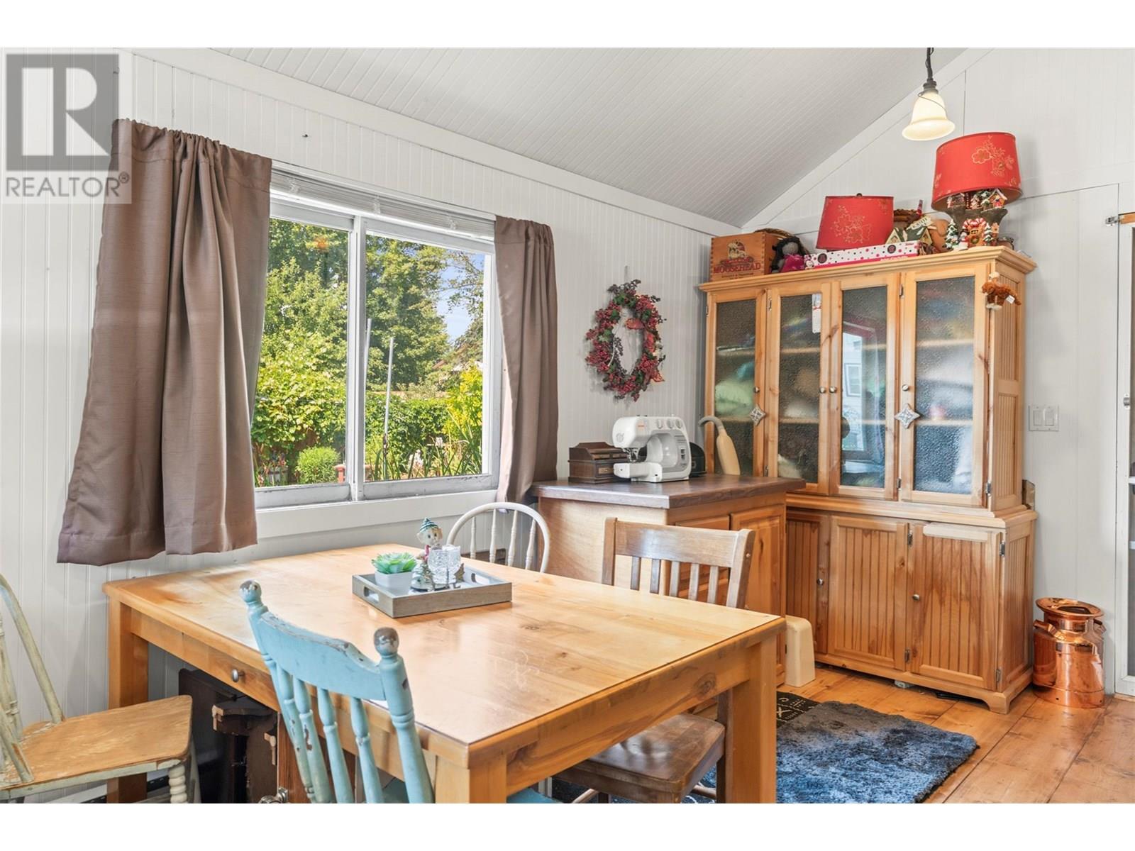 2270 Wilson Avenue, Armstrong, British Columbia  V4Y 0B1 - Photo 38 - 10352966