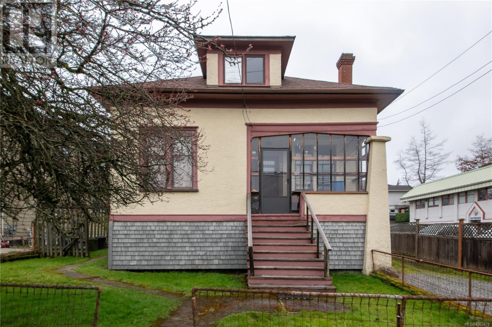 Property at 920 Cloverdale Ave image 4