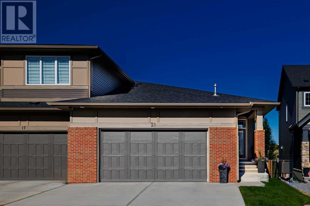 Property at 21 Crestridge Bay SW image 1