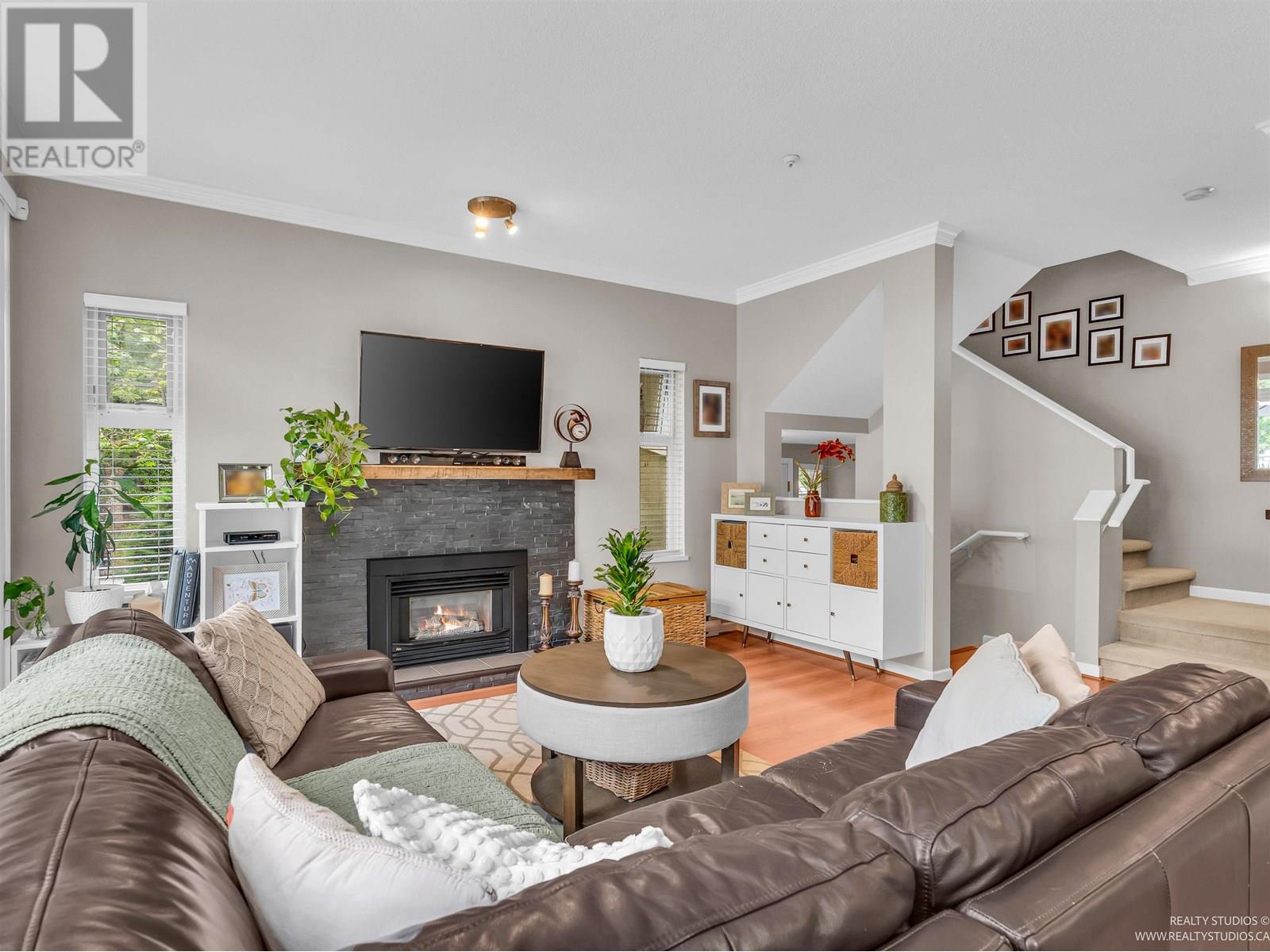 Property at 95 2422 HAWTHORNE AVENUE image 2
