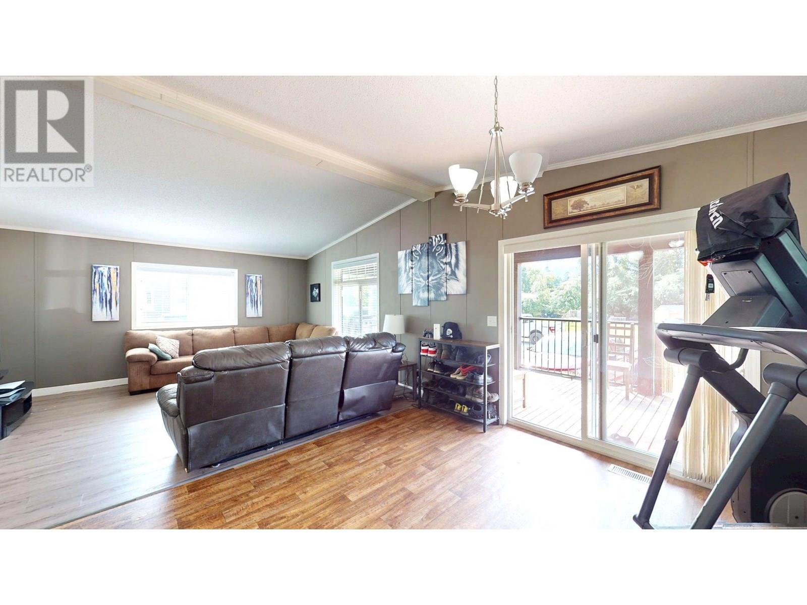 11 Wilderness Heights Drive