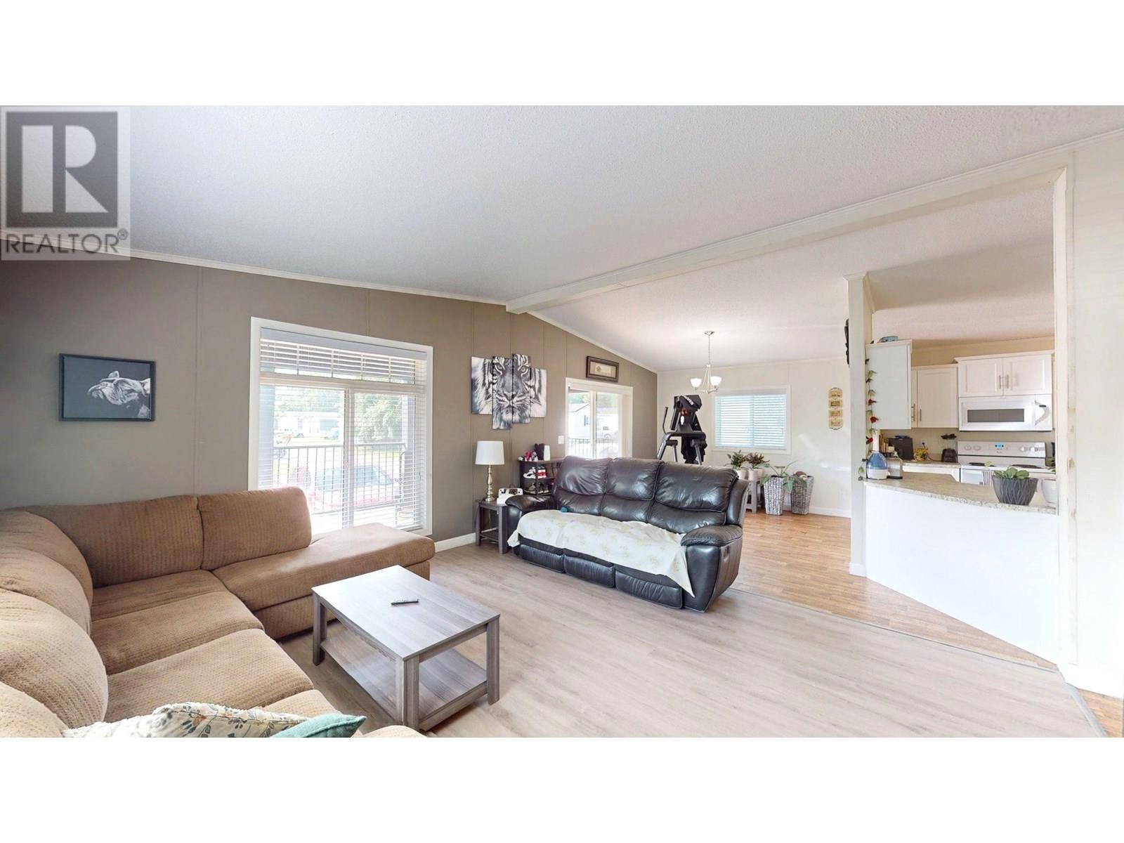 11 Wilderness Heights Drive