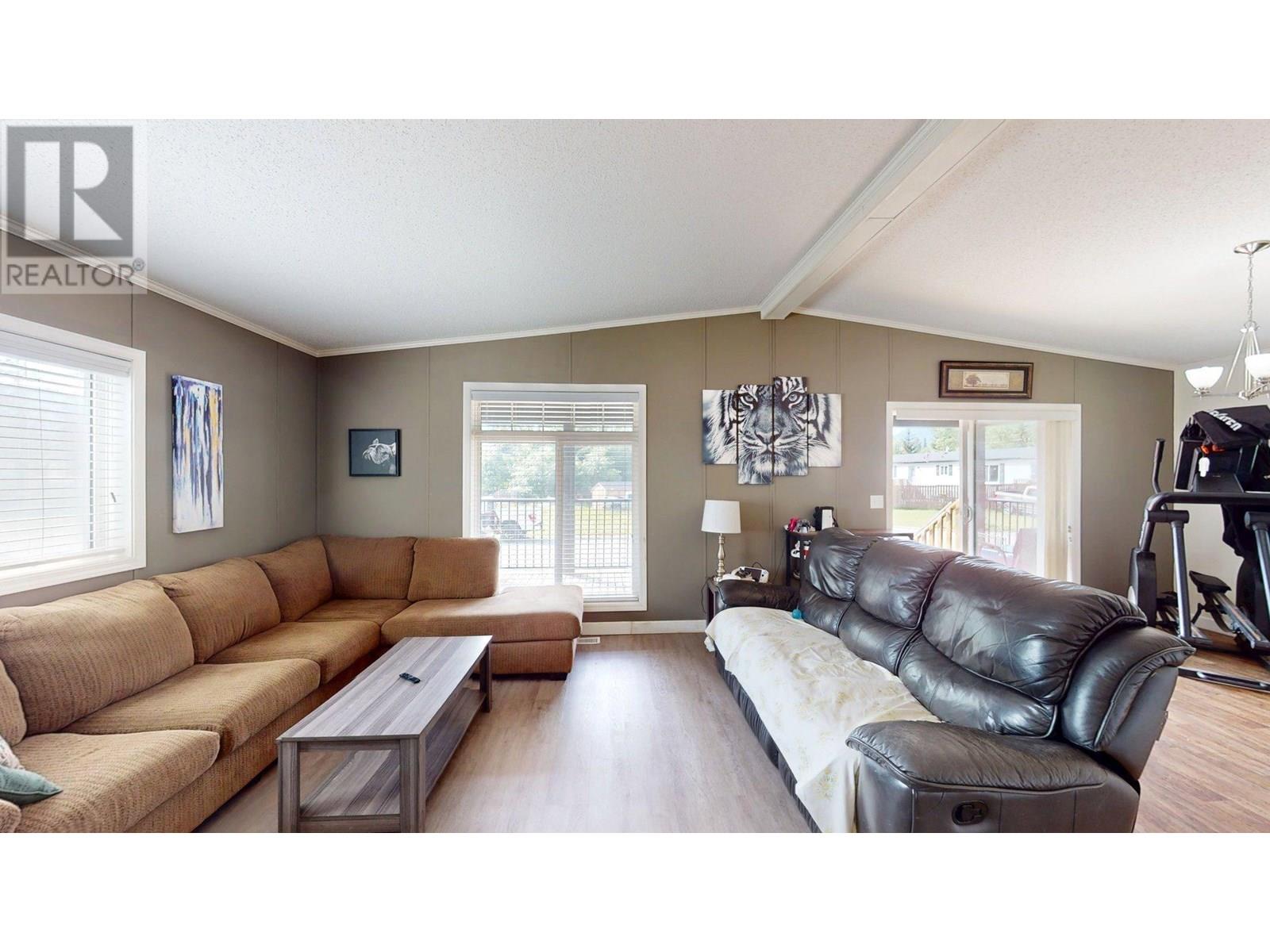 11 Wilderness Heights Drive