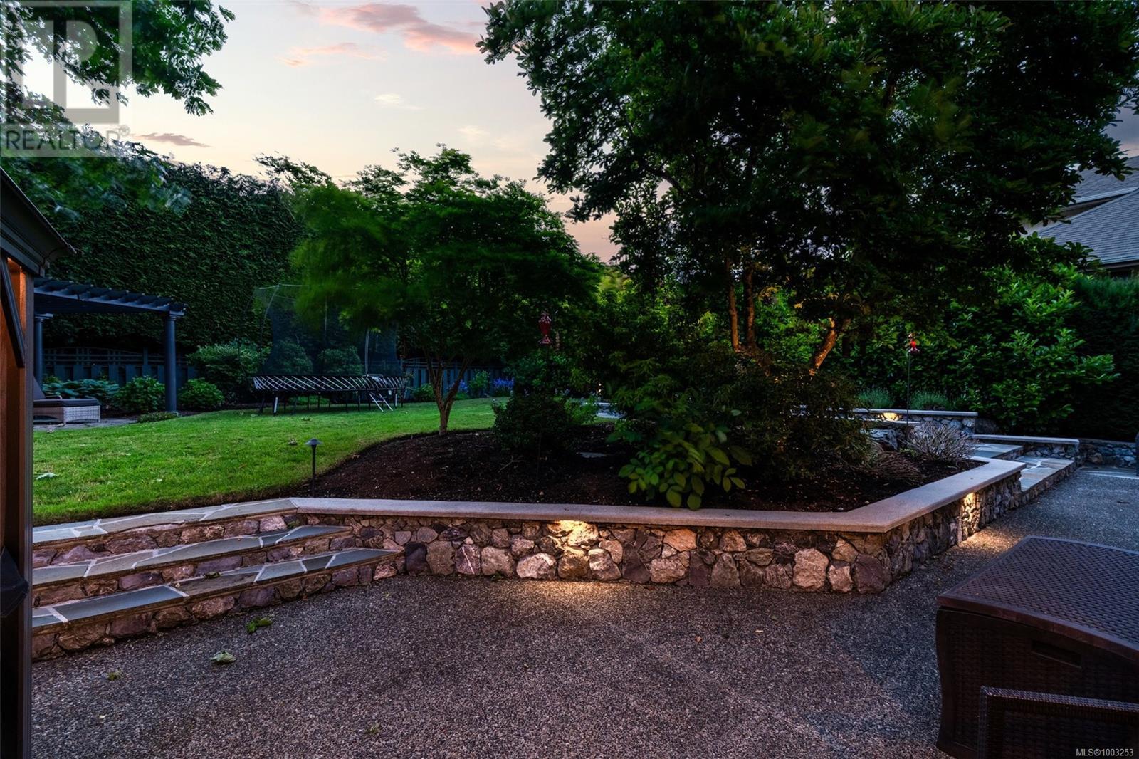 2013 Ferndale Rd, Saanich, British Columbia  V8N 2Y4 - Photo 7 - 1003253