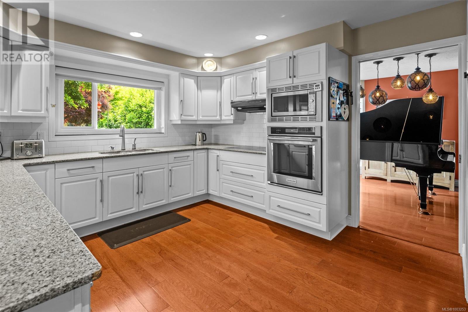 Property at 2013 Ferndale Rd image 5