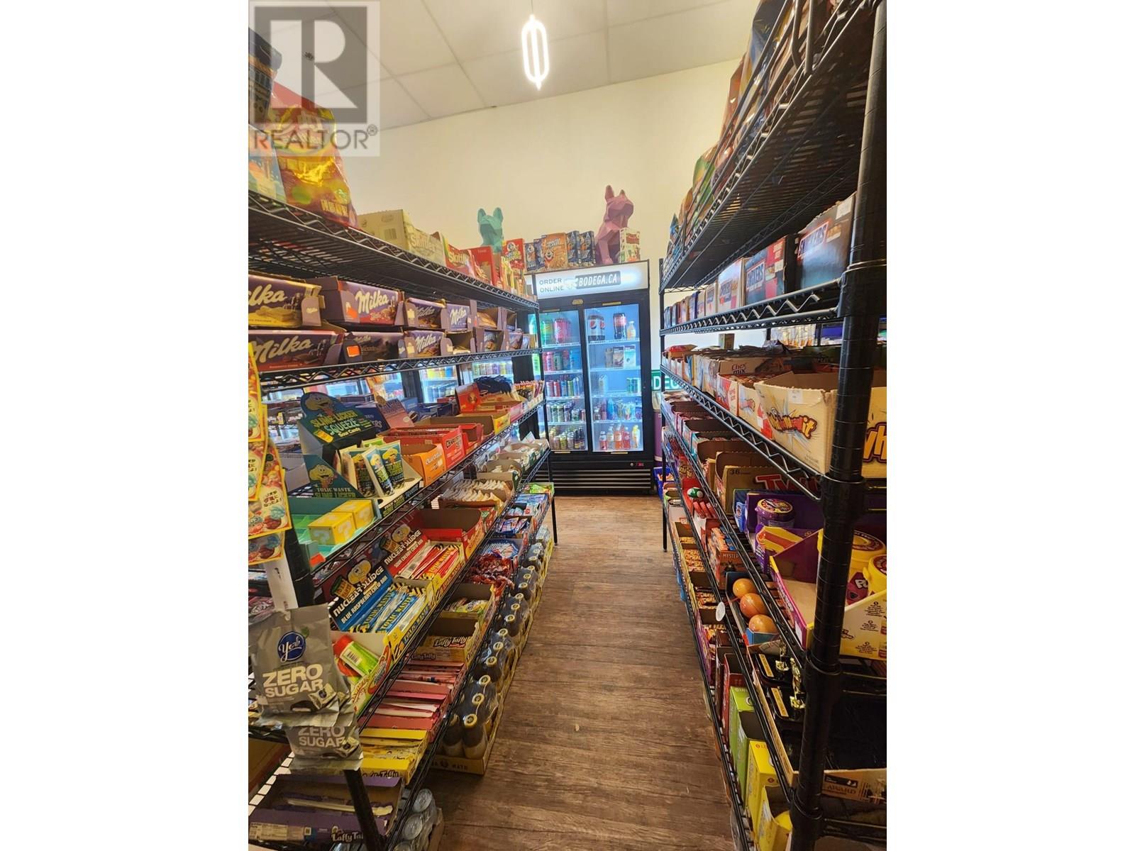 Property at 3335 WESBROOK MALL image 2