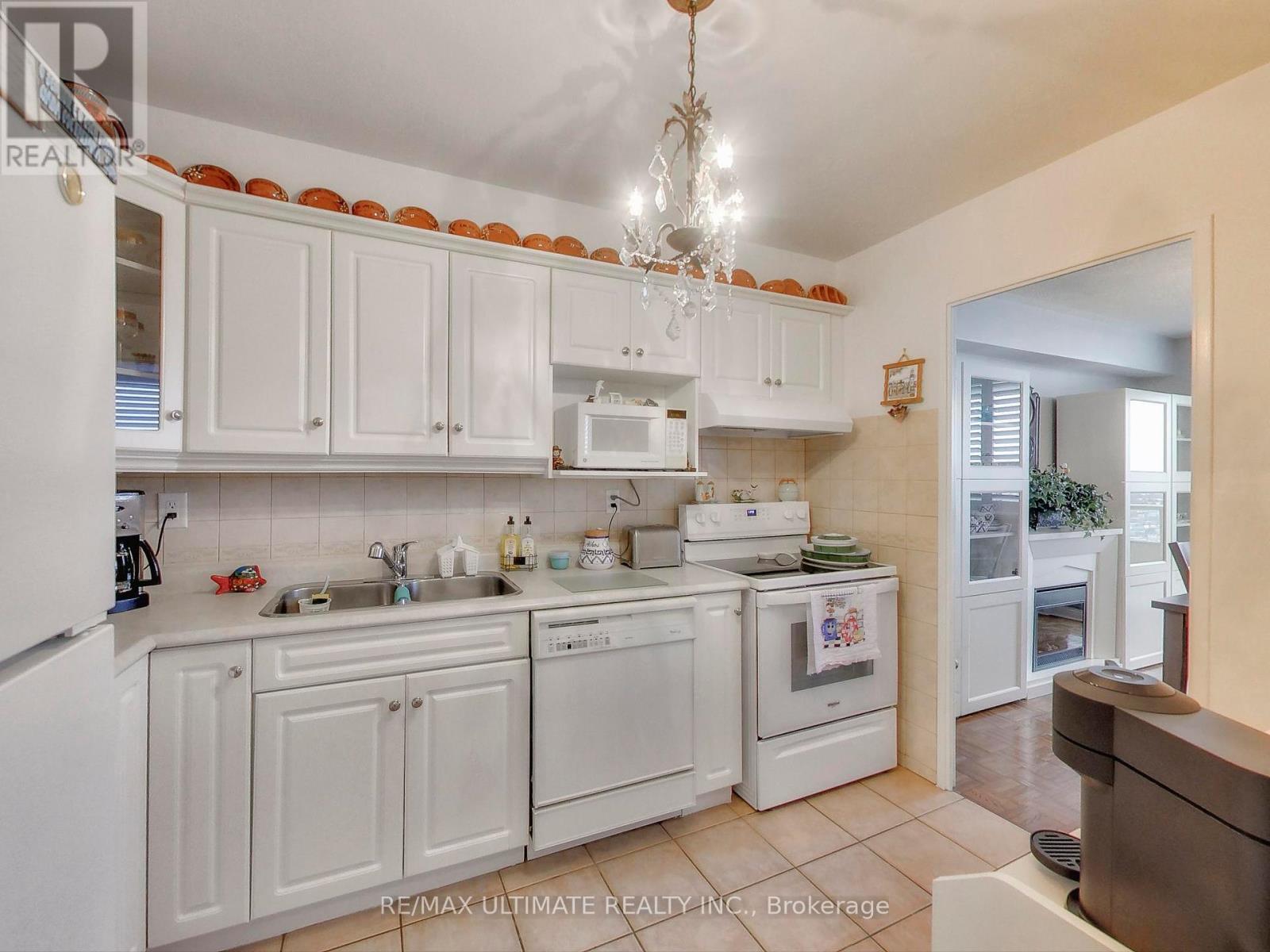 2217 - 360 Ridelle Avenue, Toronto, Ontario  M6B 1K1 - Photo 13 - W12256061
