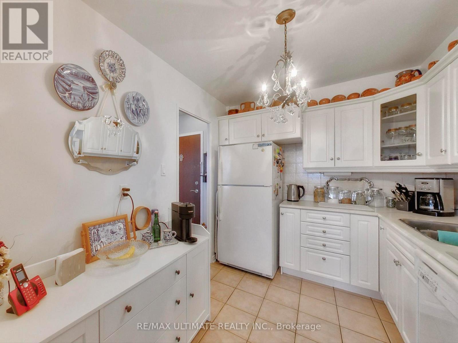 2217 - 360 Ridelle Avenue, Toronto, Ontario  M6B 1K1 - Photo 14 - W12256061
