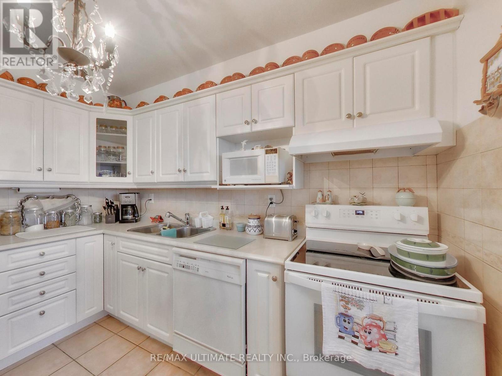 2217 - 360 Ridelle Avenue, Toronto, Ontario  M6B 1K1 - Photo 16 - W12256061