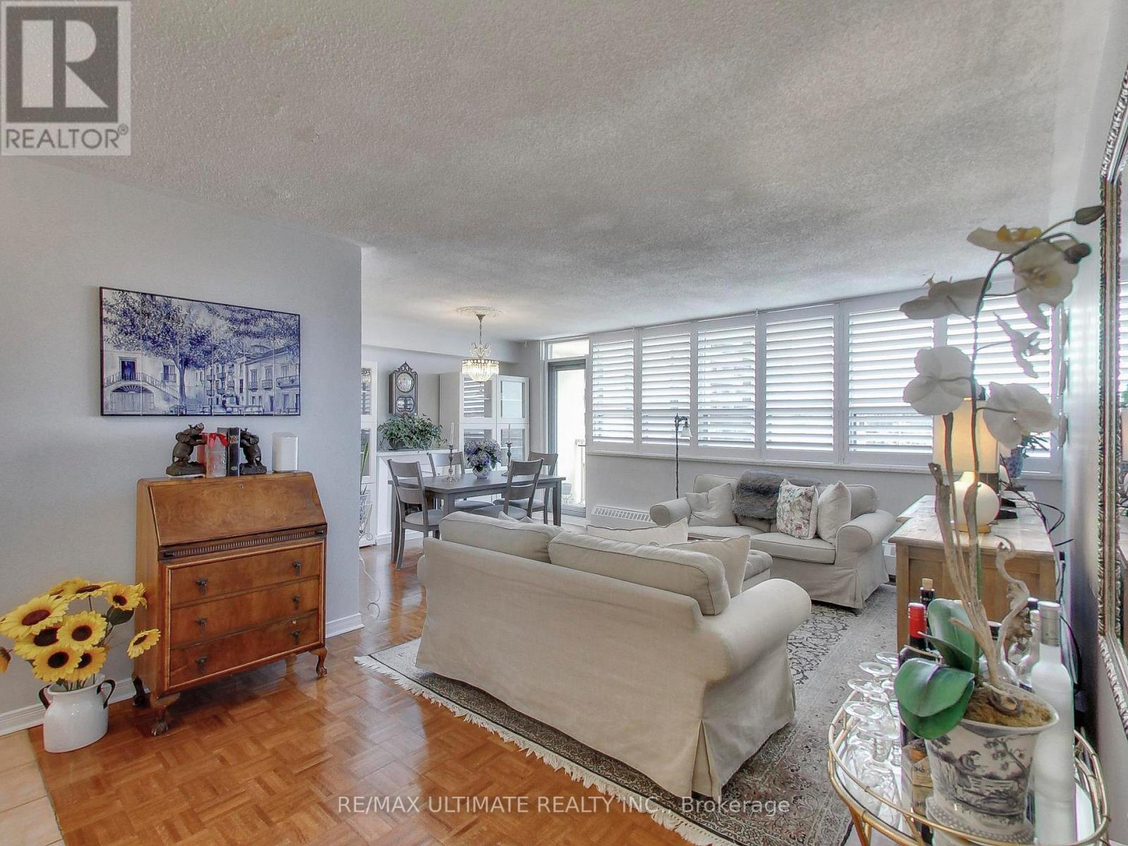 2217 - 360 Ridelle Avenue, Toronto, Ontario  M6B 1K1 - Photo 4 - W12256061