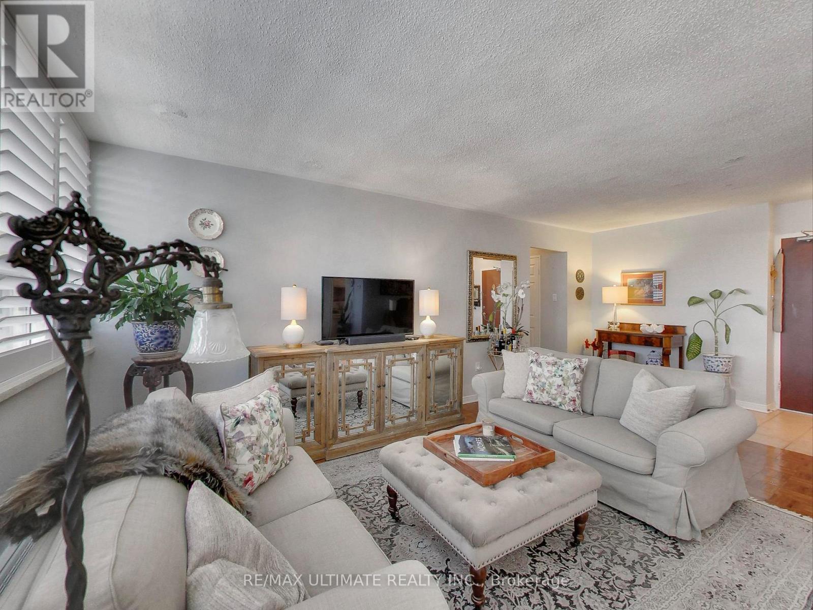 2217 - 360 Ridelle Avenue, Toronto, Ontario  M6B 1K1 - Photo 6 - W12256061