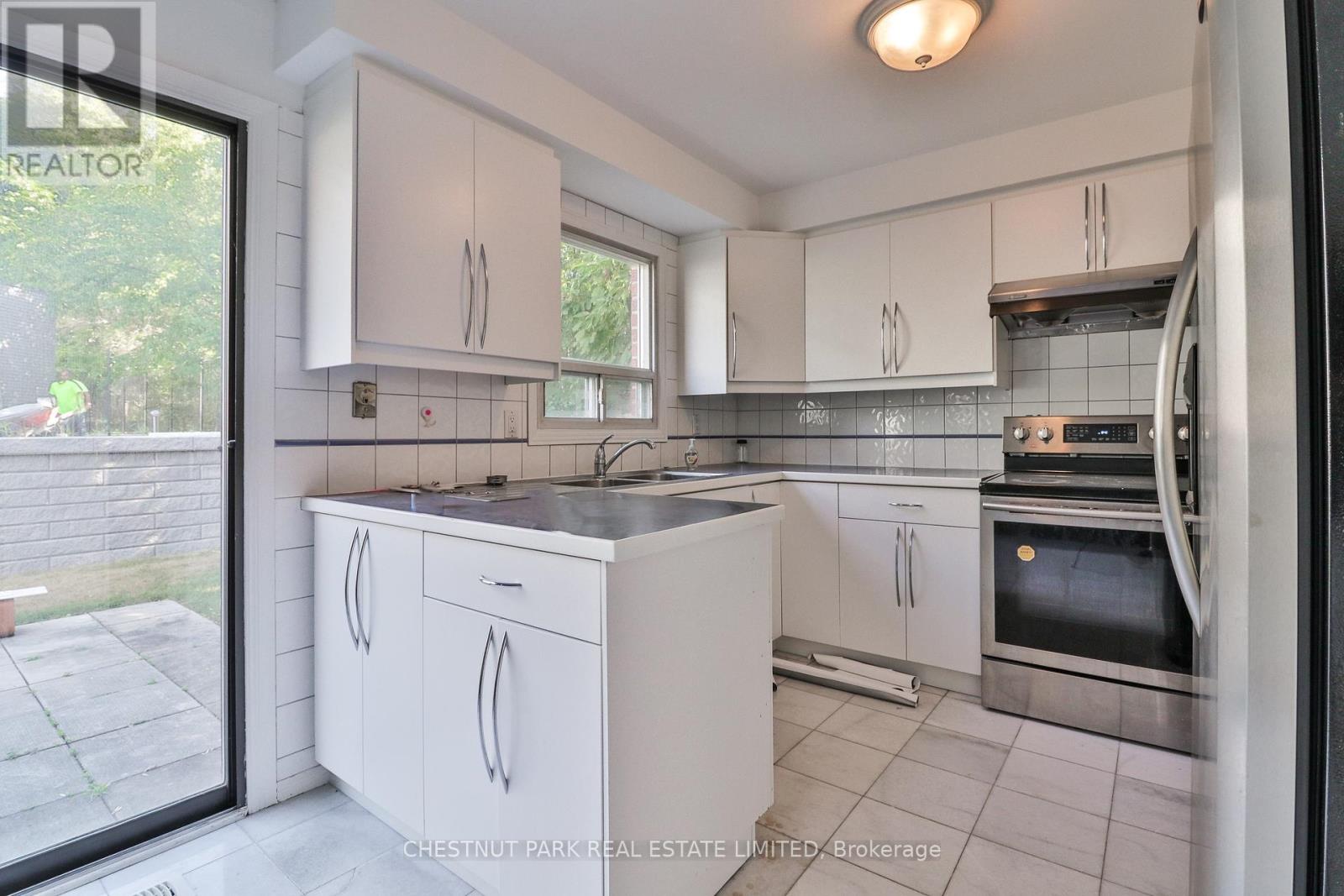 18 Dervock Crescent, Toronto, Ontario  M2K 1A7 - Photo 16 - C12257583