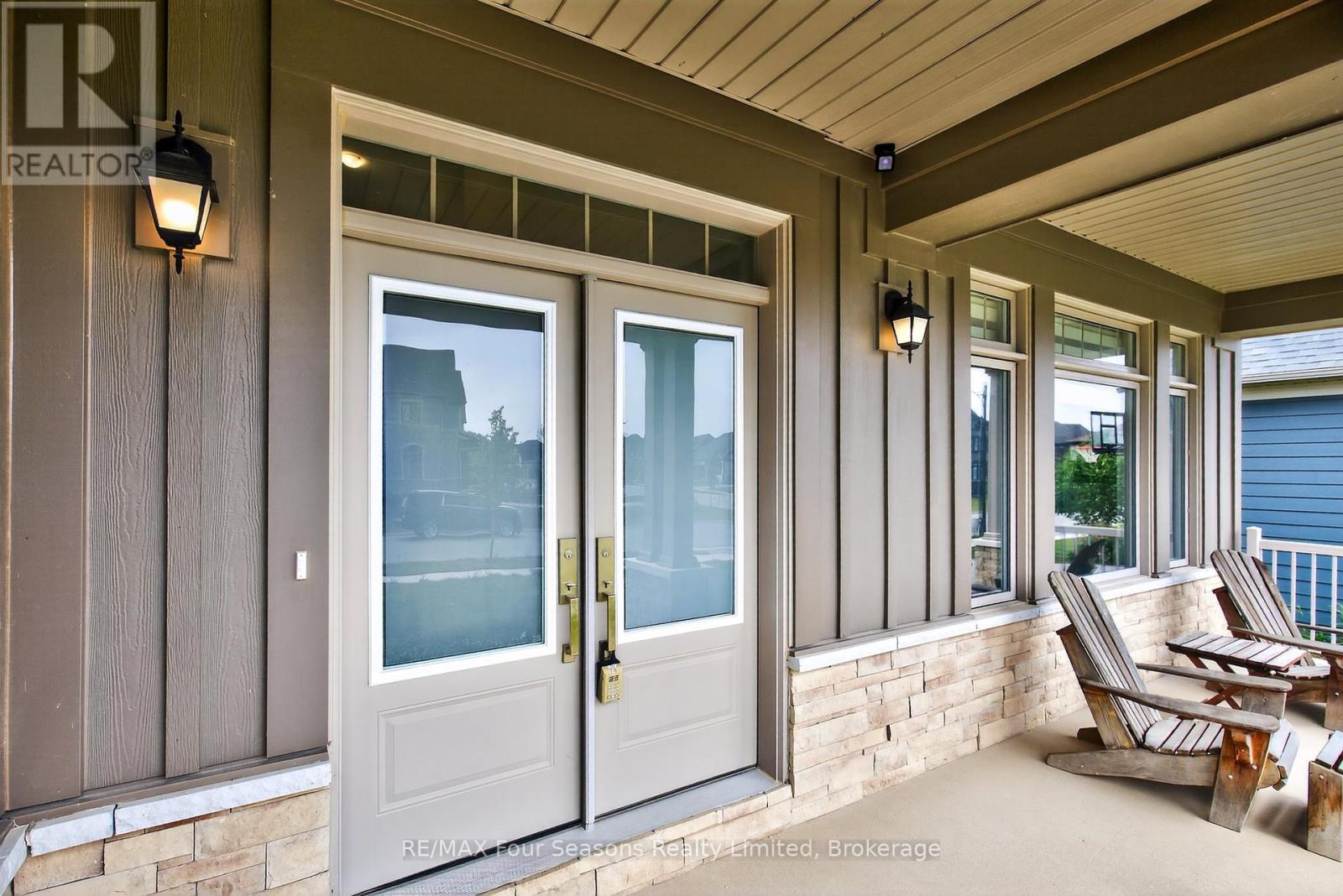 Property at 116 SPRINGSIDE CRESCENT image 3