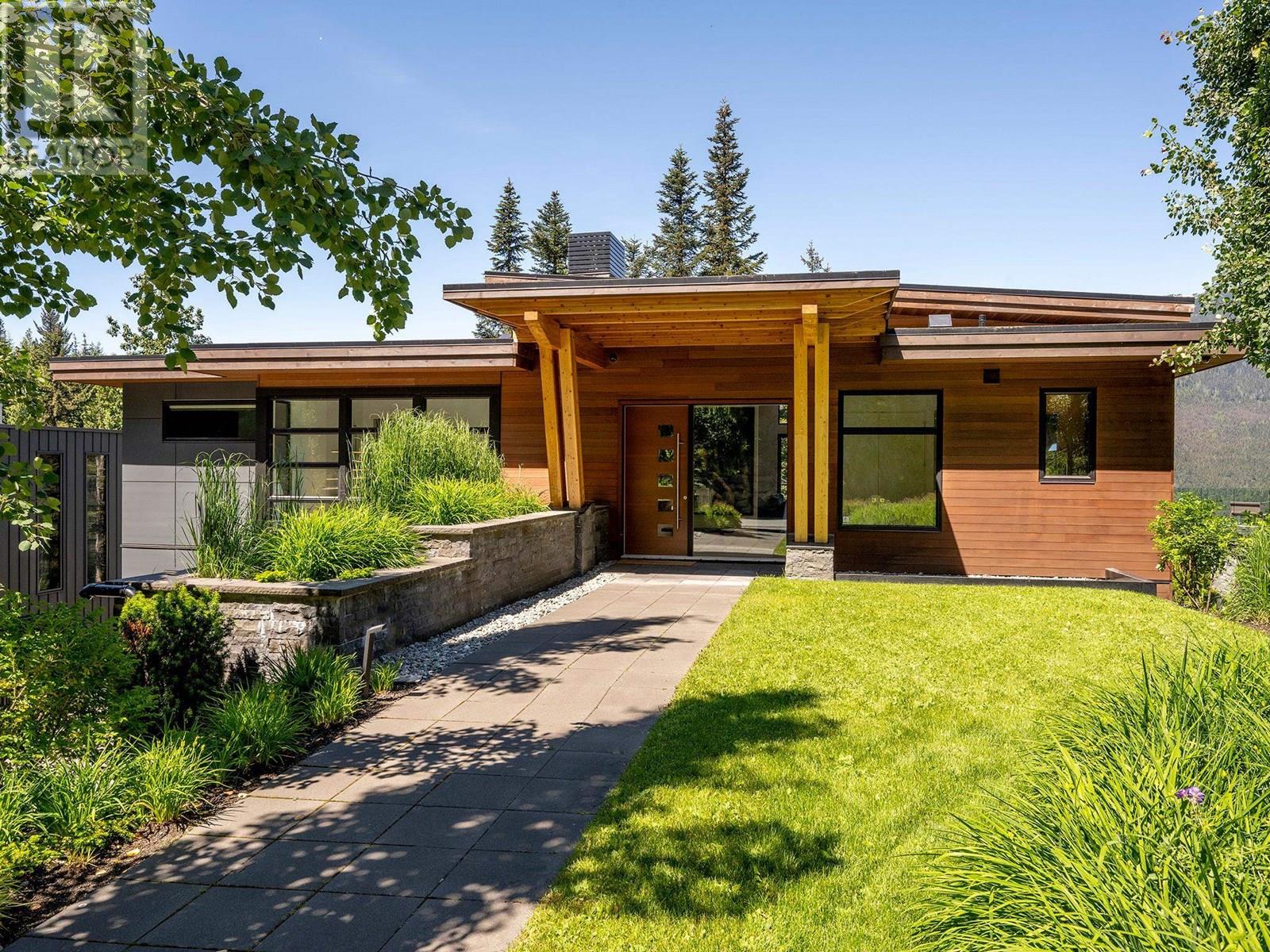 2909 Kadenwood Drive, Whistler, British Columbia  V8E 0L6 - Photo 1 - R3021079
