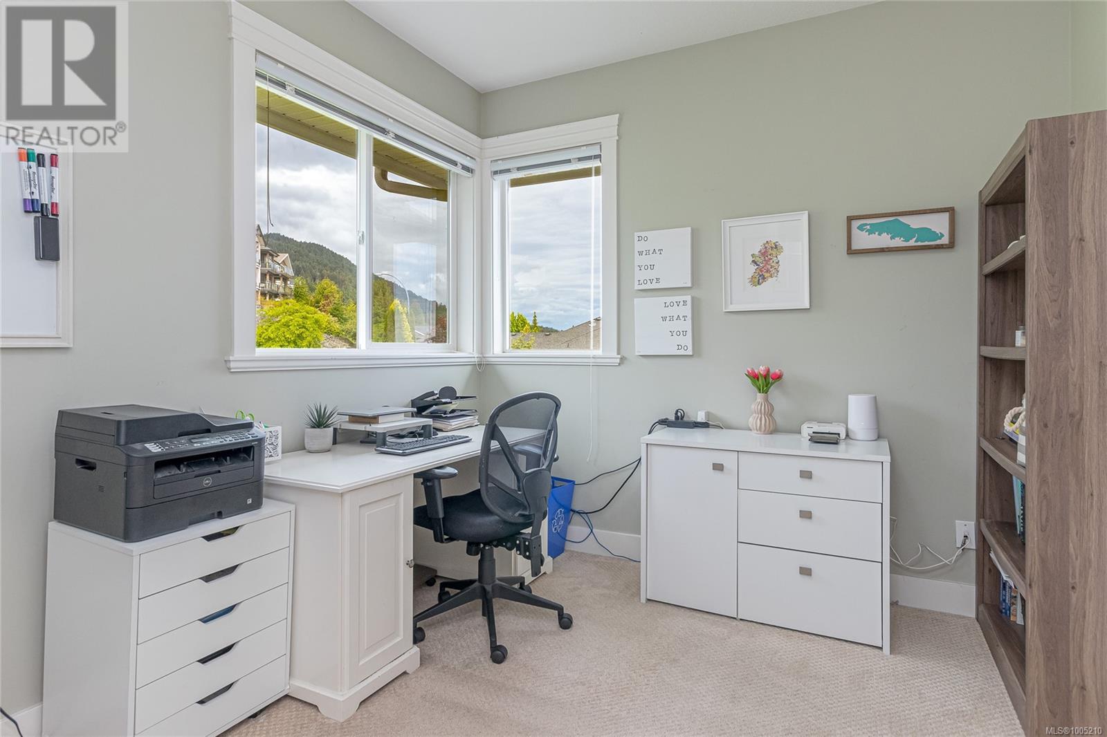 Property at 606 Stevens Pl image 2