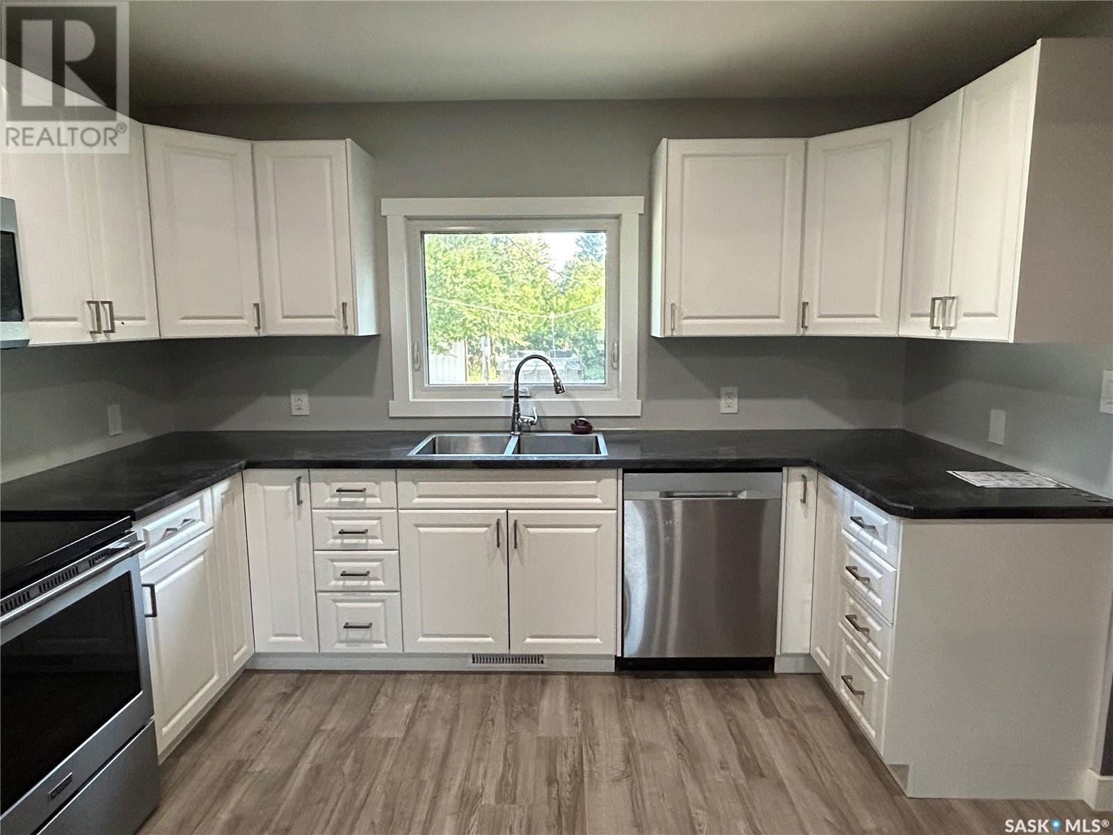 3 Coteau Avenue, Halbrite, Saskatchewan  S0C 1H0 - Photo 12 - SK011330