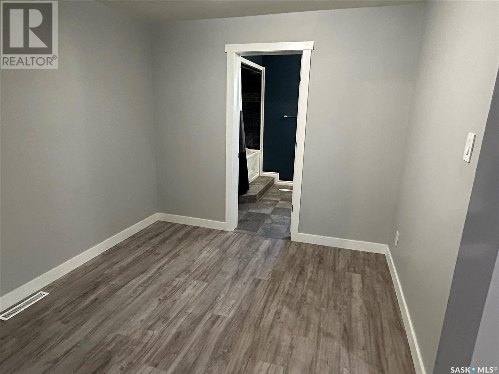 3 Coteau Avenue, Halbrite, Saskatchewan  S0C 1H0 - Photo 21 - SK011330