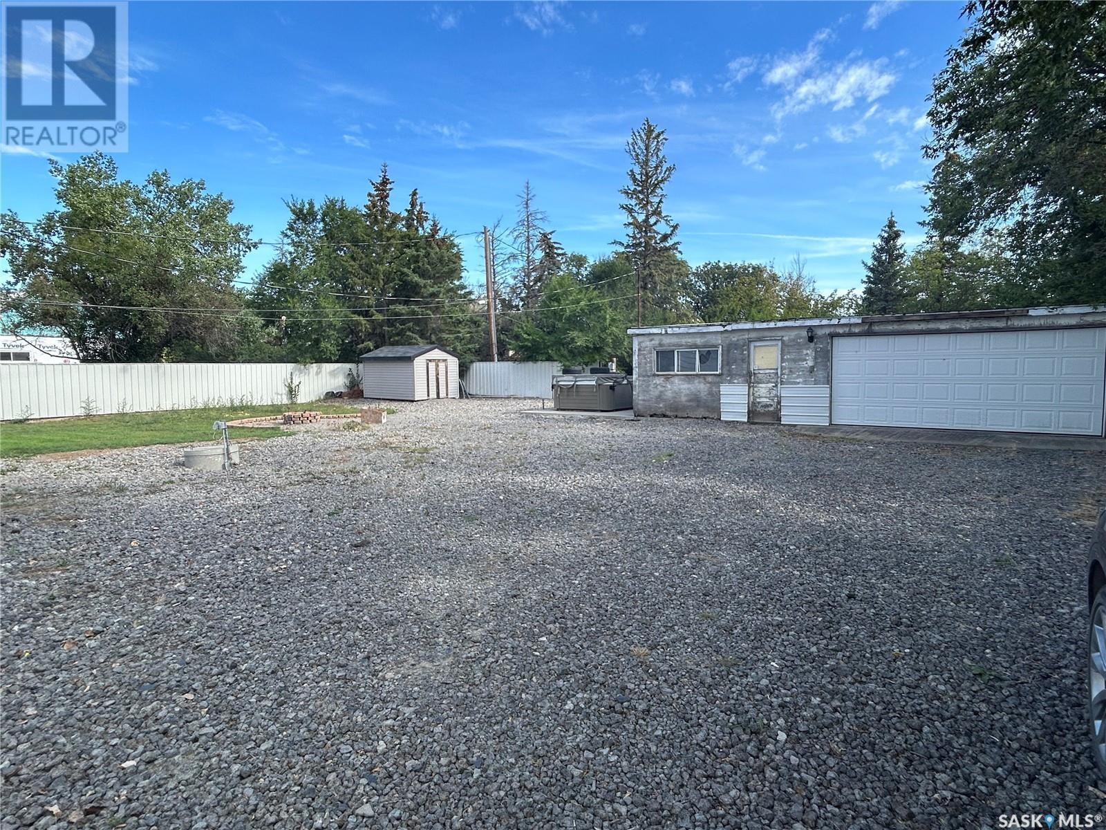 3 Coteau Avenue, Halbrite, Saskatchewan  S0C 1H0 - Photo 4 - SK011330