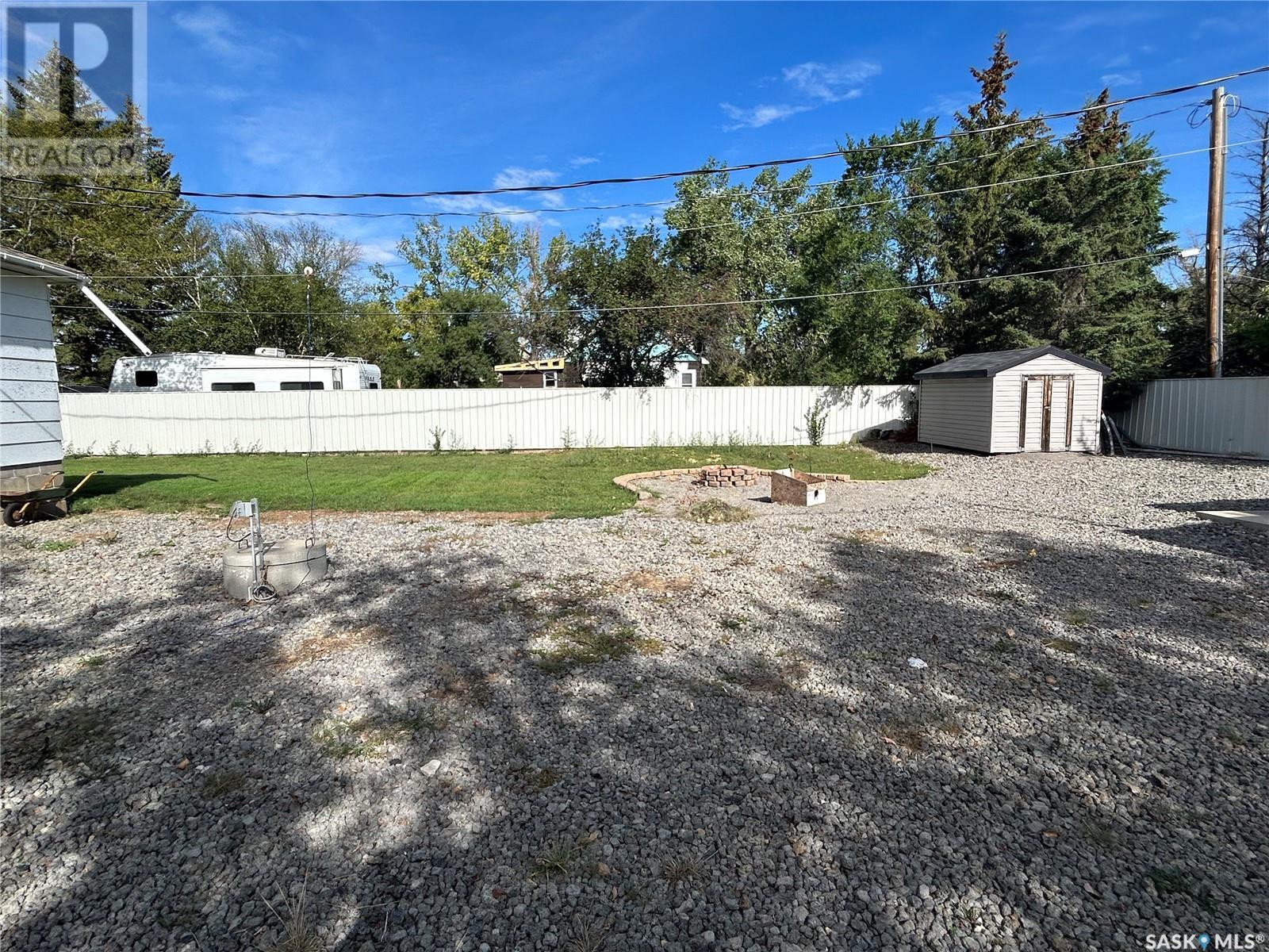 3 Coteau Avenue, Halbrite, Saskatchewan  S0C 1H0 - Photo 5 - SK011330