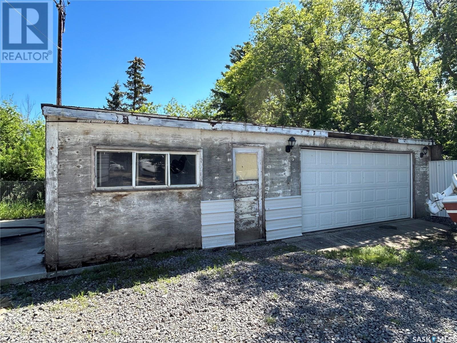 3 Coteau Avenue, Halbrite, Saskatchewan  S0C 1H0 - Photo 6 - SK011330