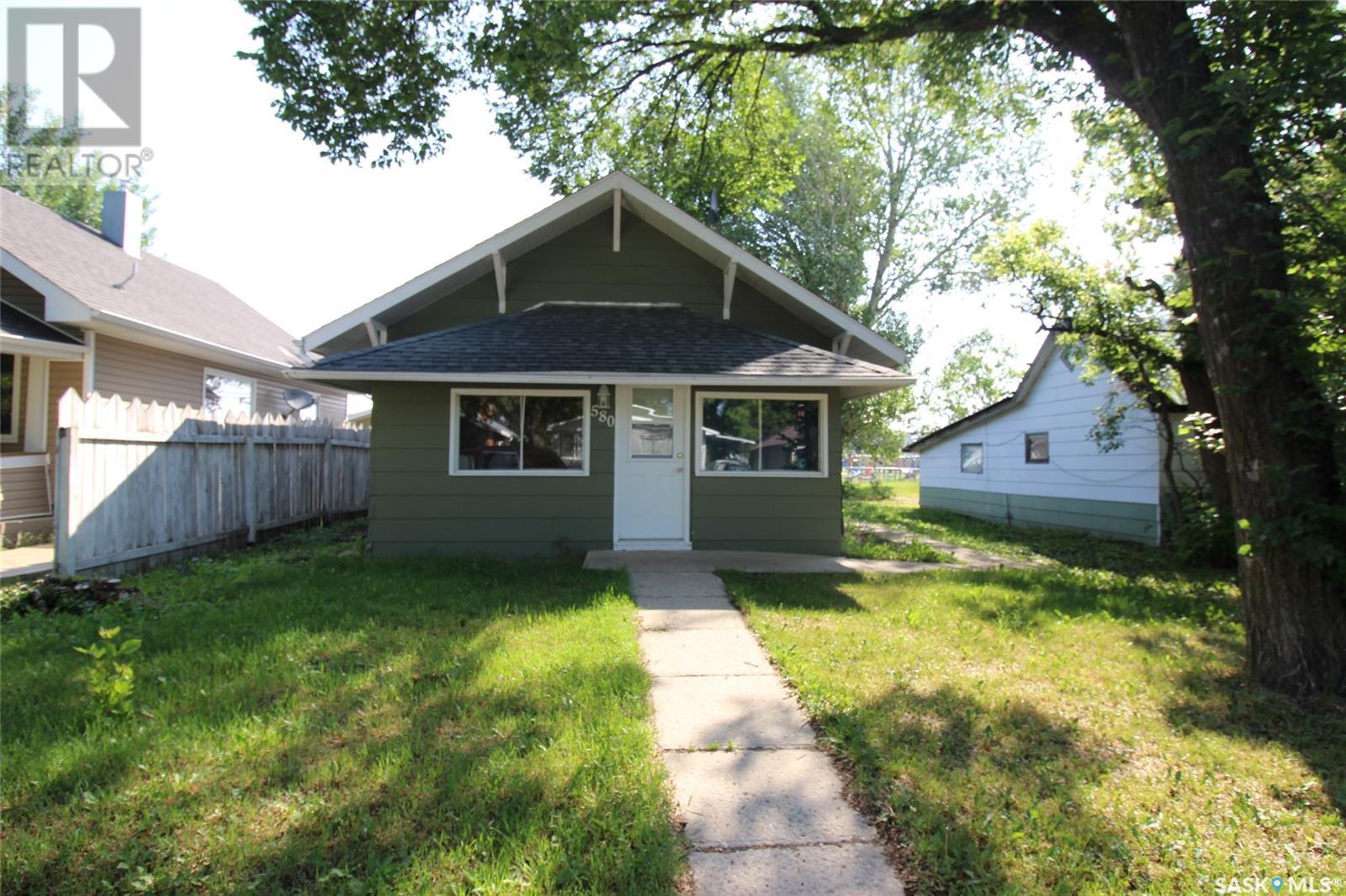 580 3rd STREET E, Shaunavon, Saskatchewan