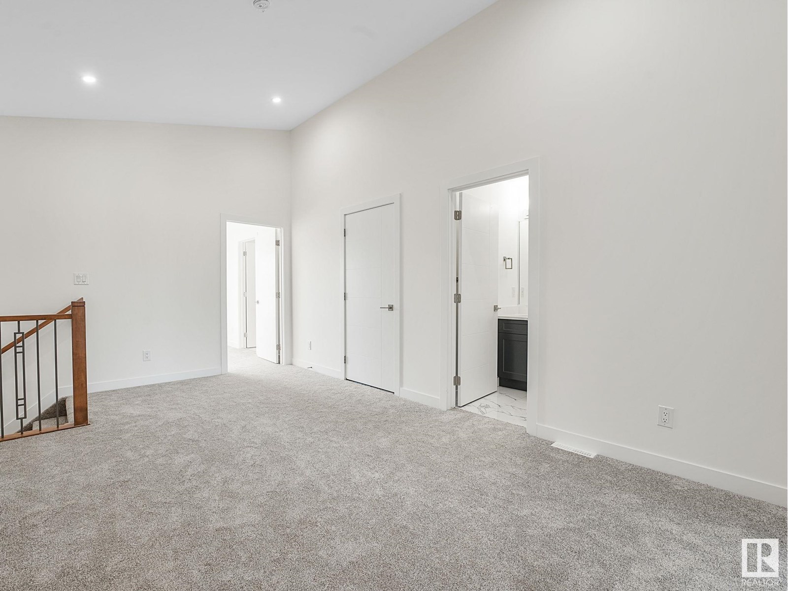 Property at 7119 93 AV NW image 1