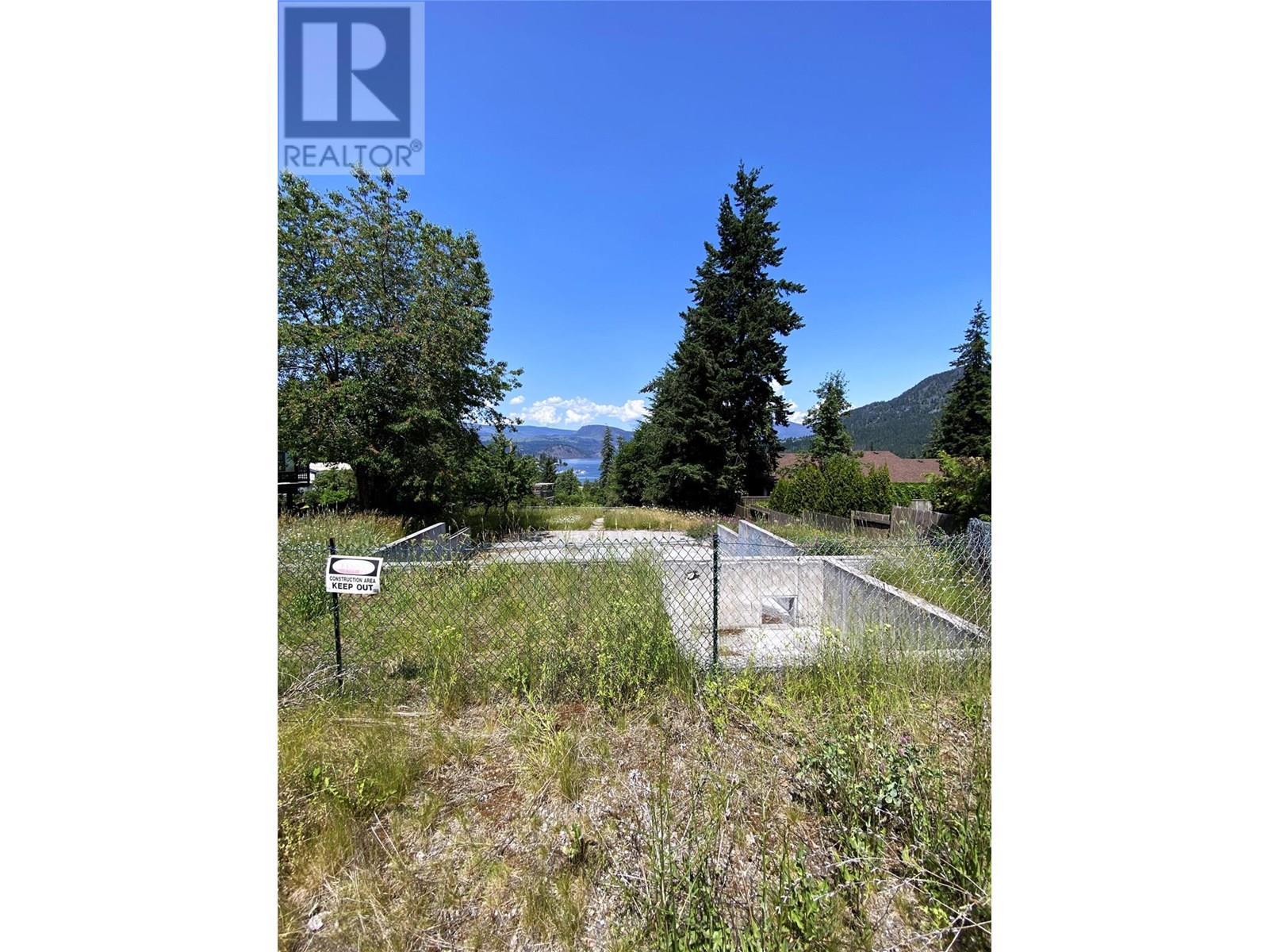 Property at 2596 Bayview Road image 2