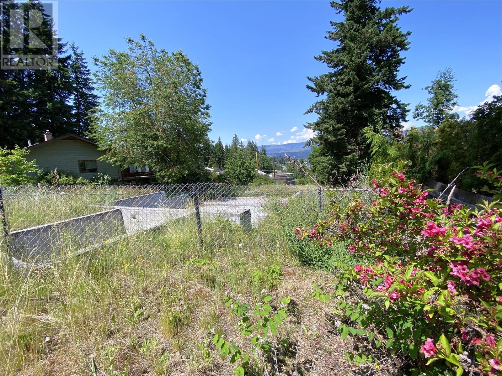 Property at 2596 Bayview Road image 5
