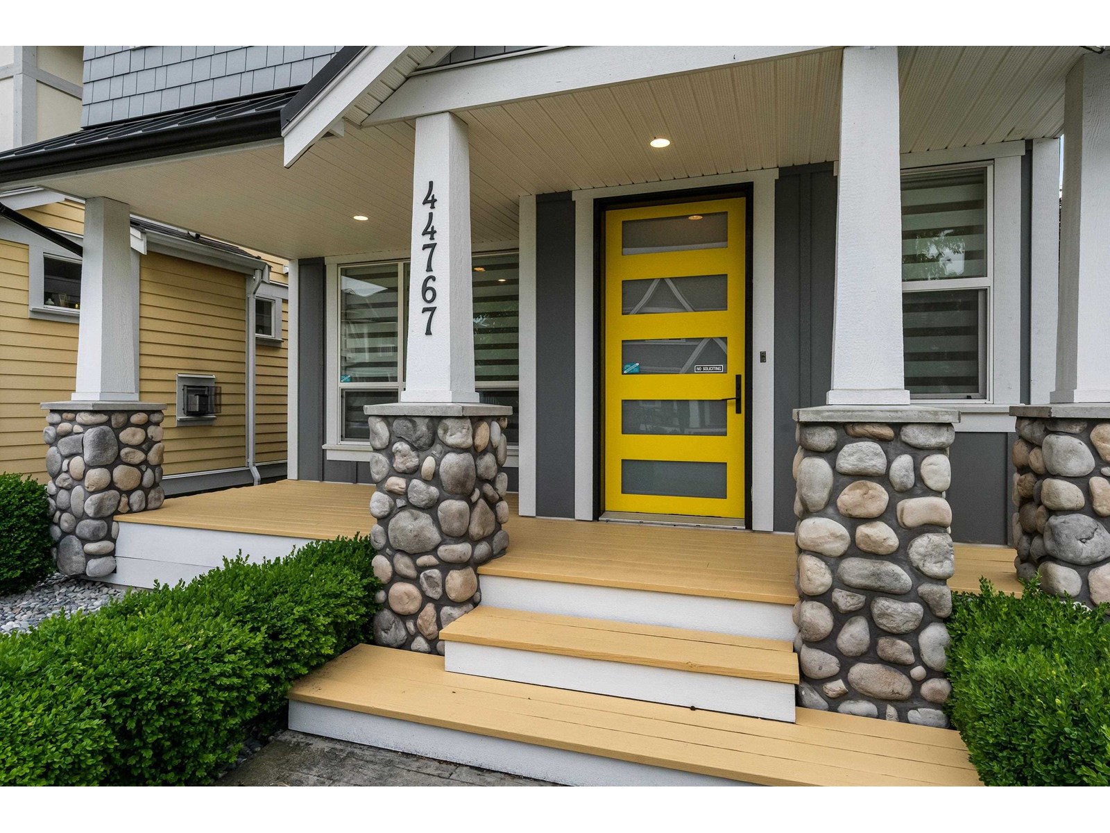 Property at 44767 ANGLERS BOULEVARD image 2