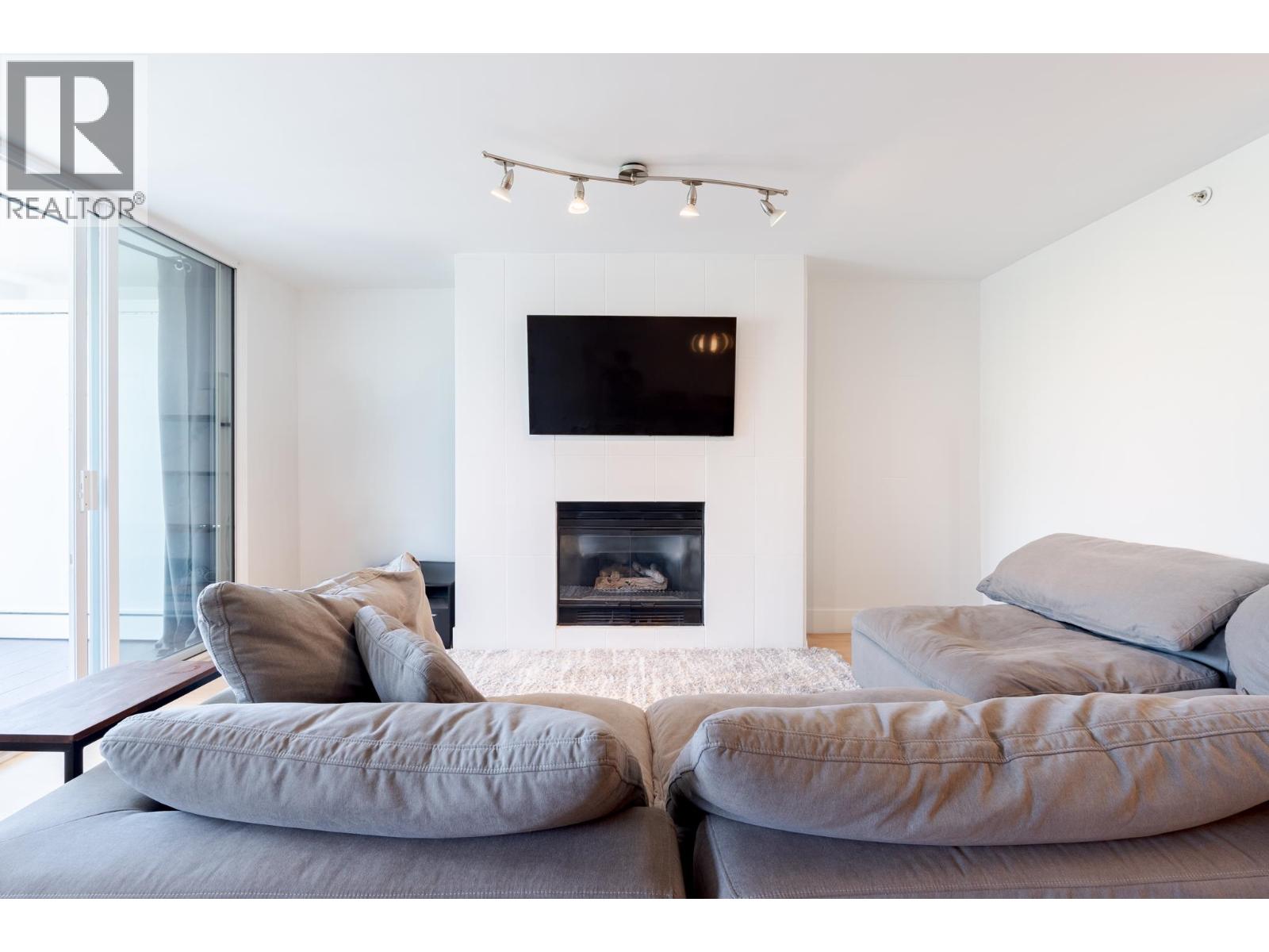 202 1188 Quebec Street, Vancouver, British Columbia  V6A 4B2 - Photo 2 - R3018619