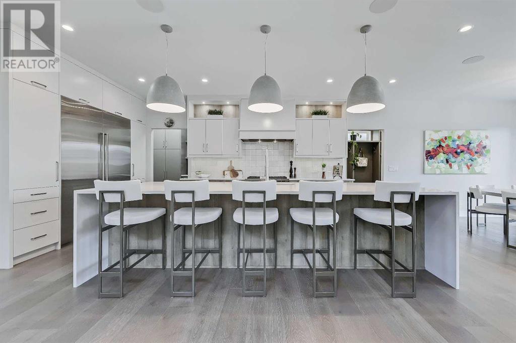 Property at 2024 27 Street SW image 3