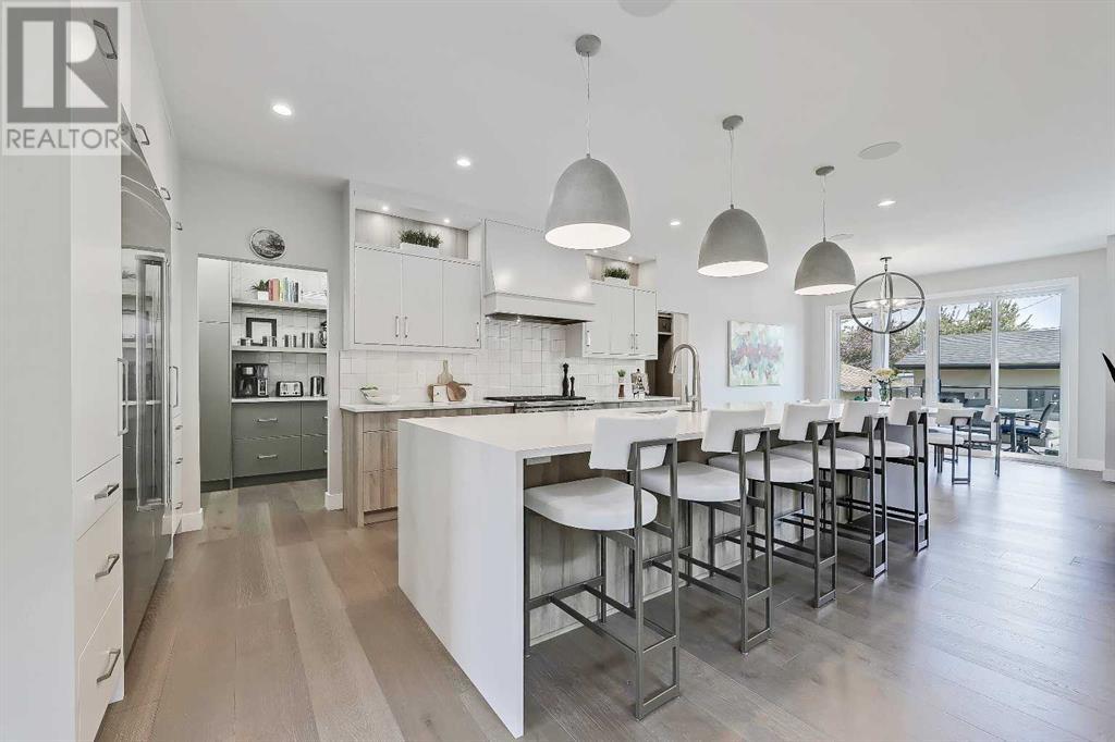 Property at 2024 27 Street SW image 2