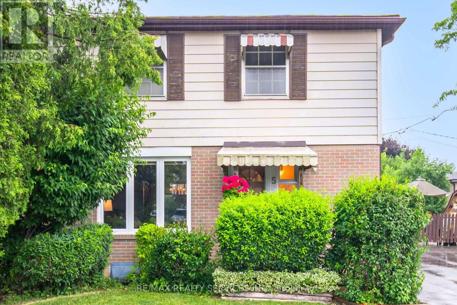 Property at 5 DANESBURY CRESCENT image 1
